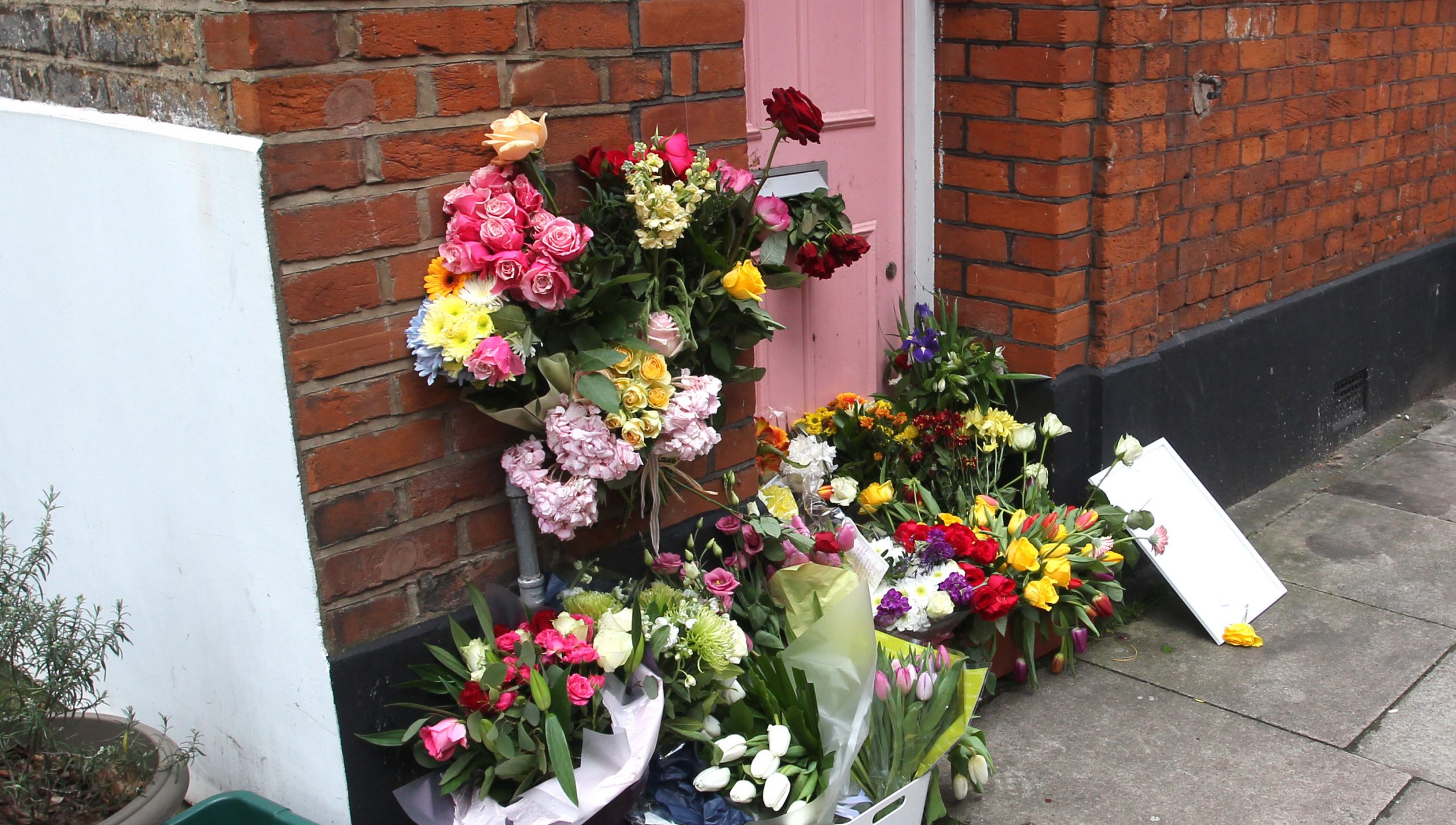 caroline flack mourners