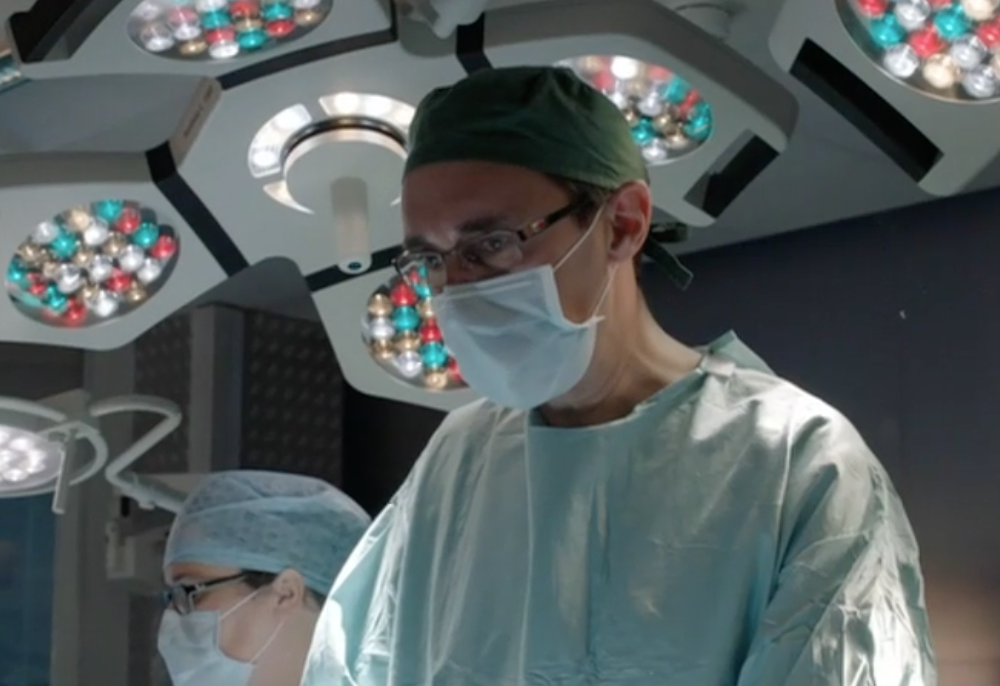 holby city dominic ben kiss romance