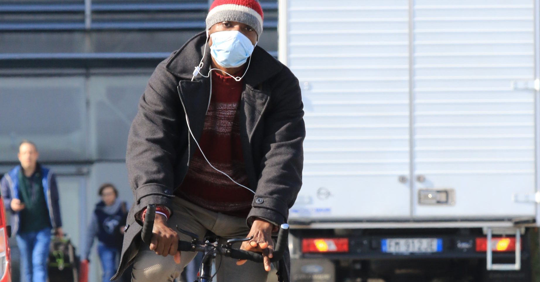 Man wearing a mask against coronavirus
