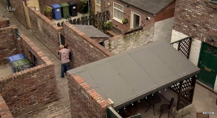 Coronation street ginnel
