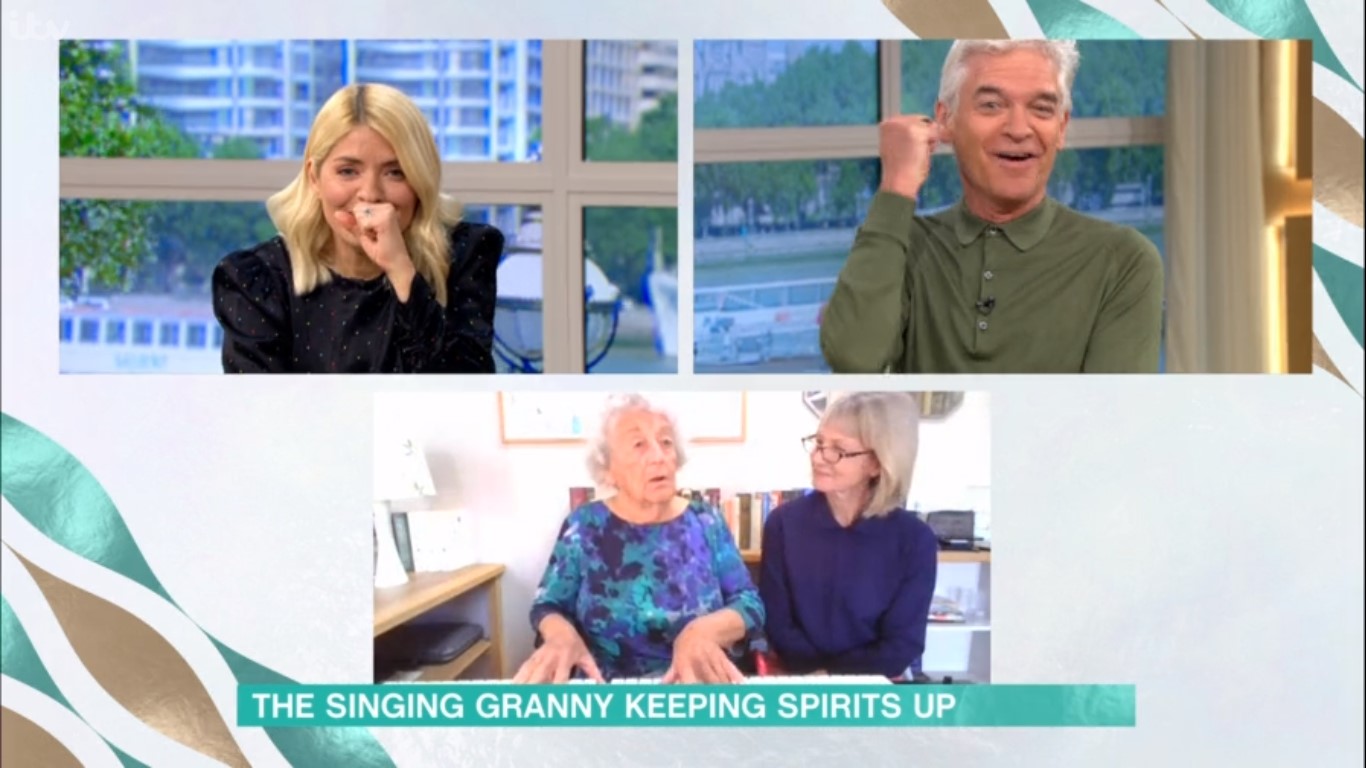 Holly Willoughby attempted to stifle her giggles (Credit: ITV)