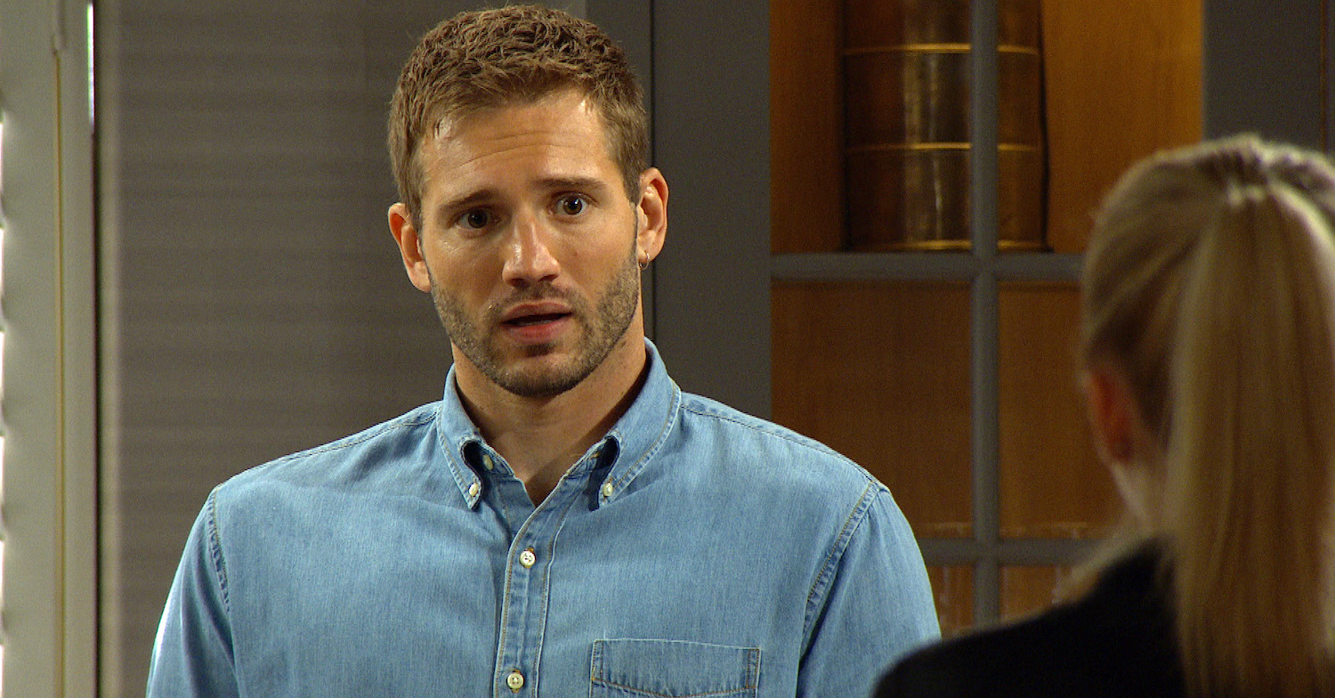 Jamie's tan got viewers talking during new Emmerdale scenes (Credit: ITV)