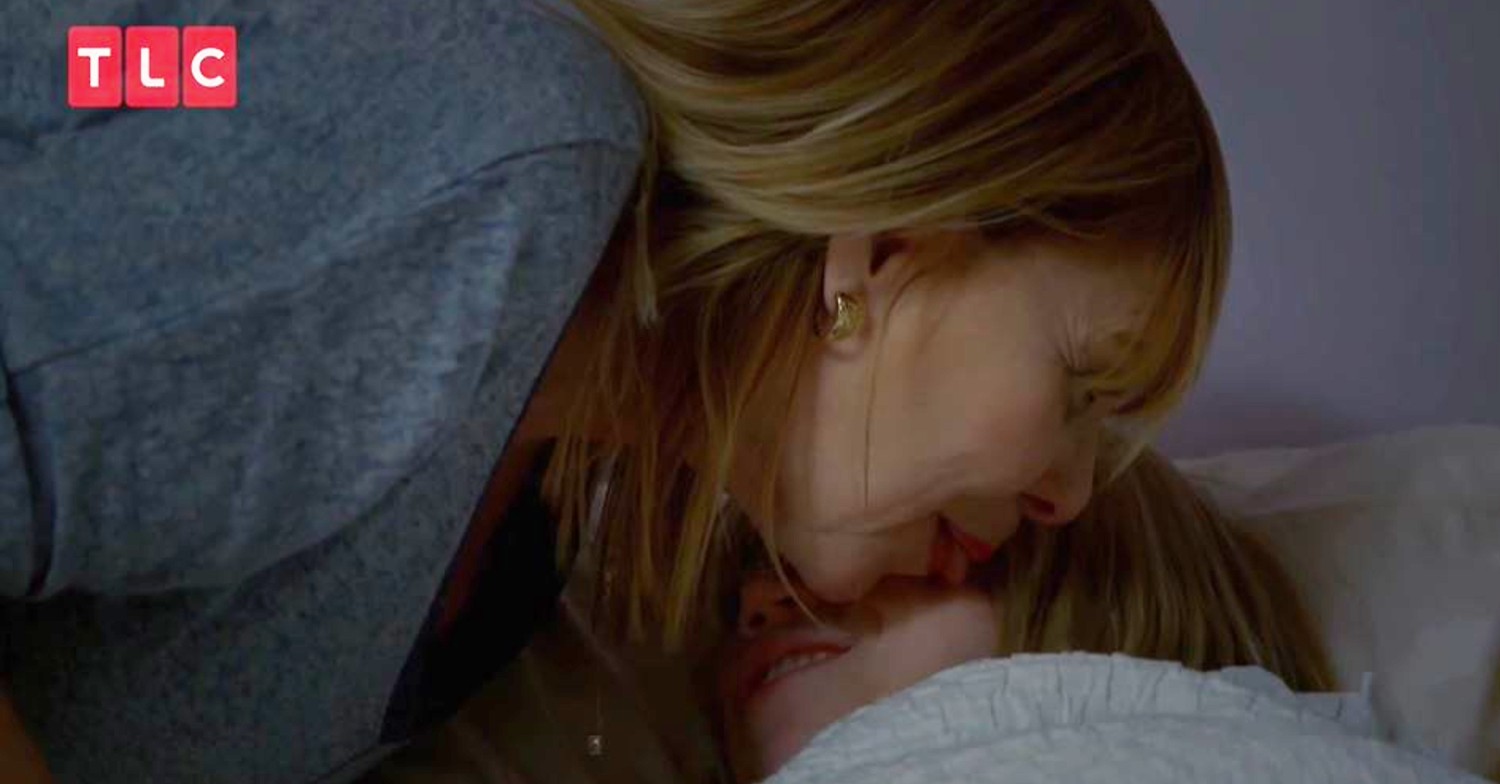 licking mum sMothered