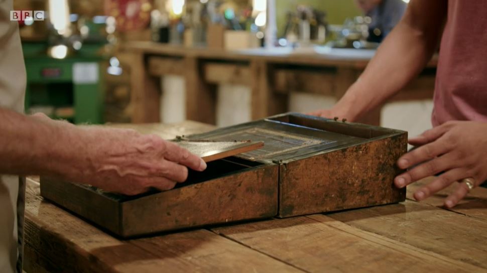 the repair shop writing box