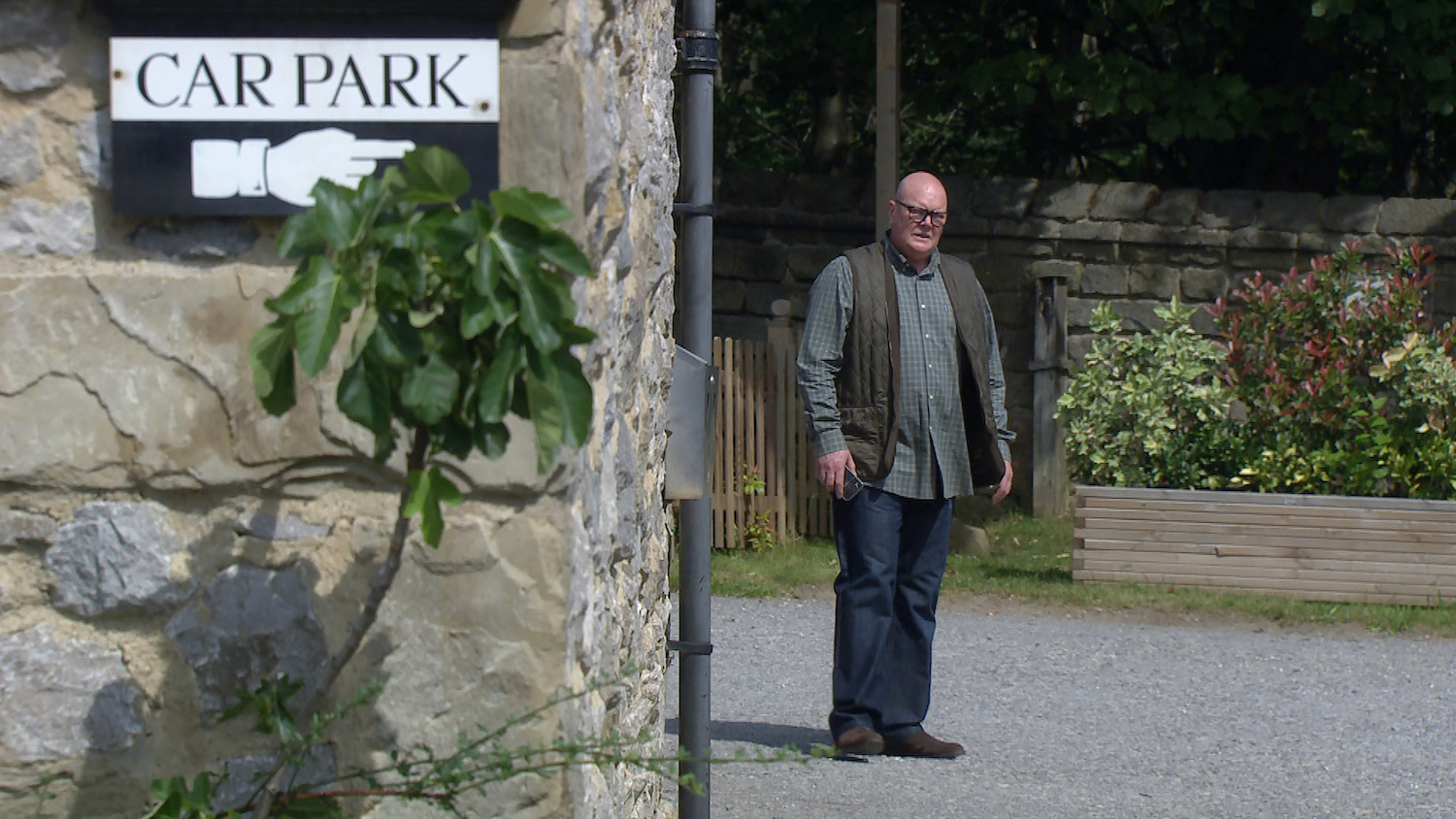 Emmerdale fans beg Chas not to cheat on Paddy as she gets closer to Al 