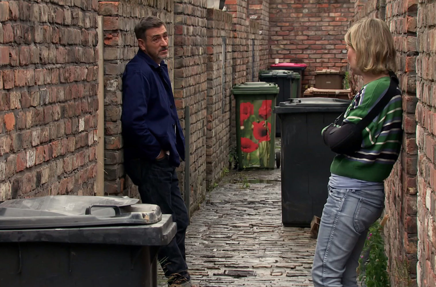 Todd and Abi in the ginnel in Coronation Street
