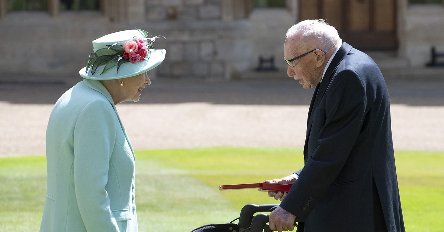 sir tom moore the queen