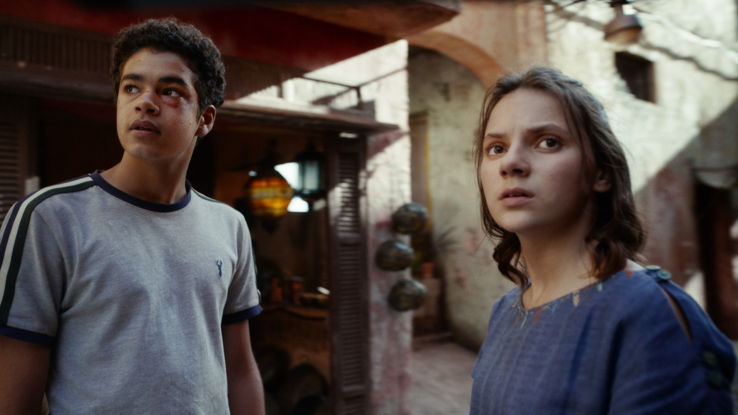 Actors Dafne Keen and Amir Wilson