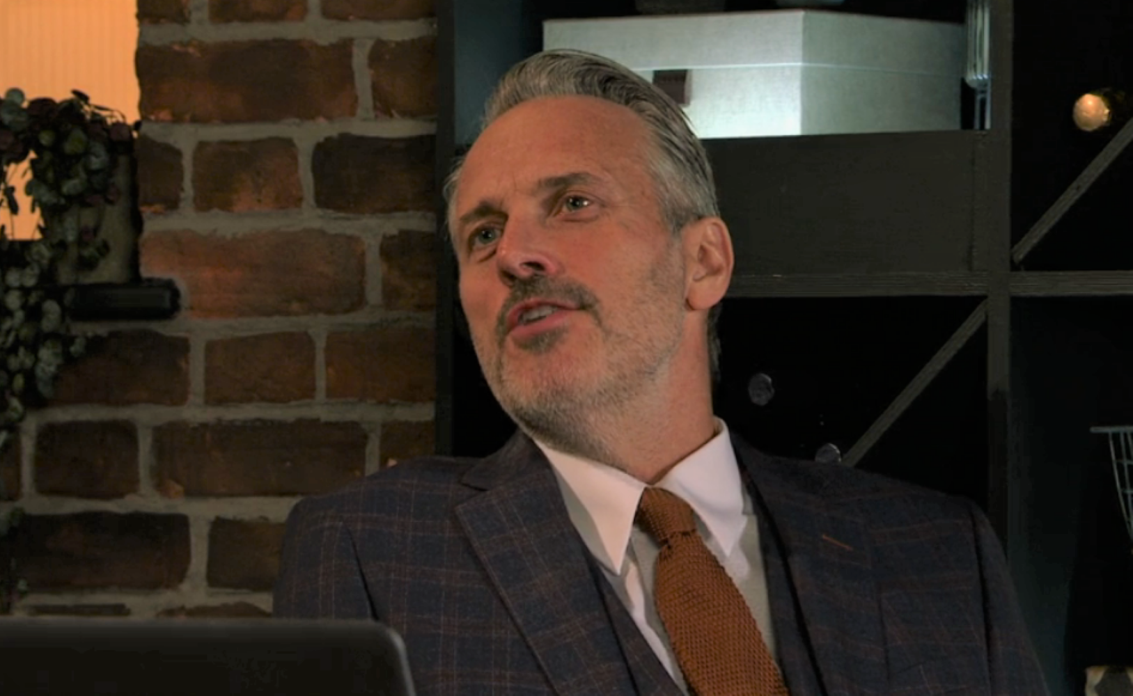 Ray threatened Craig and Faye's jobs in Coronation Street
