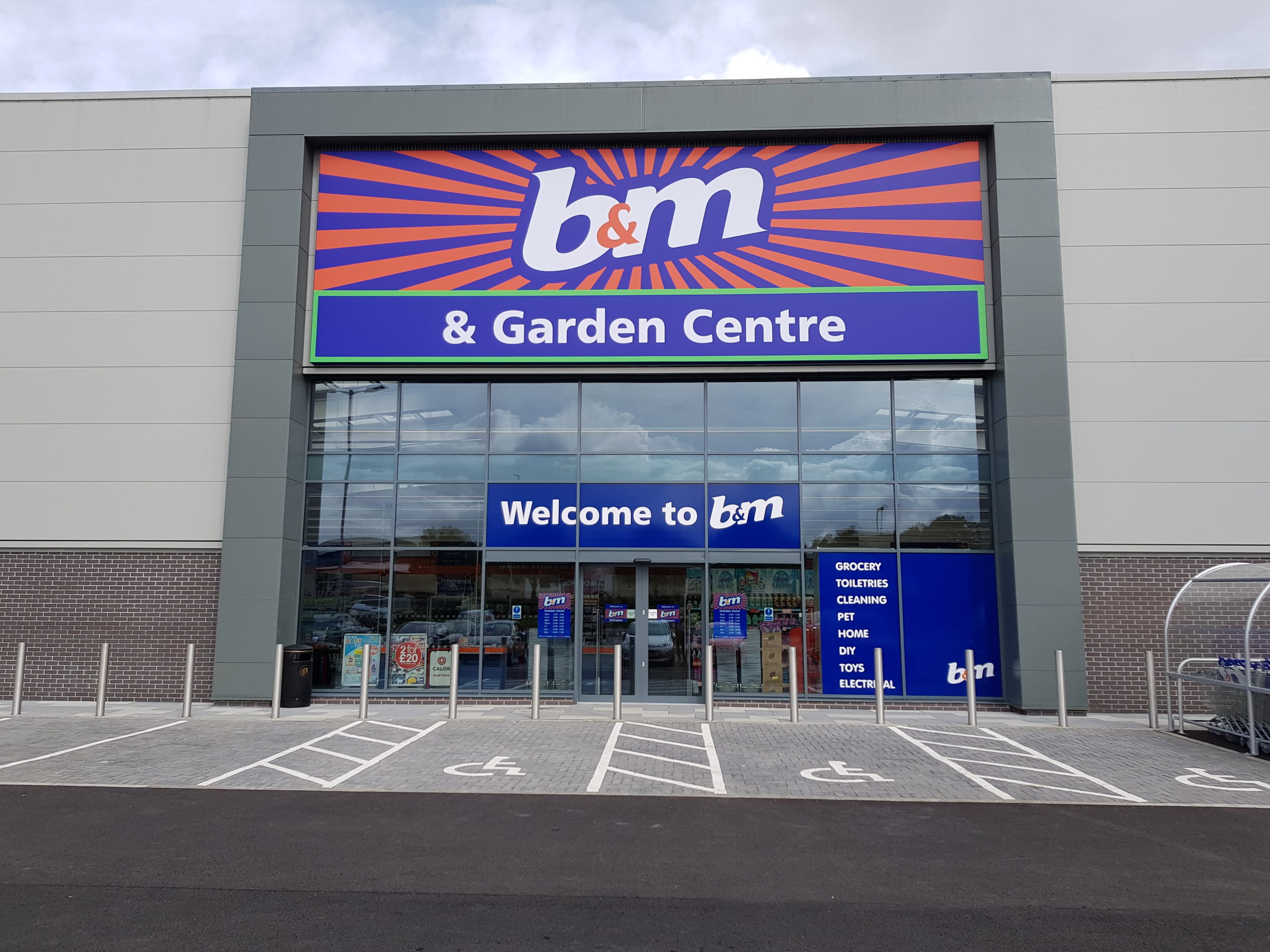 B&M store from the outside