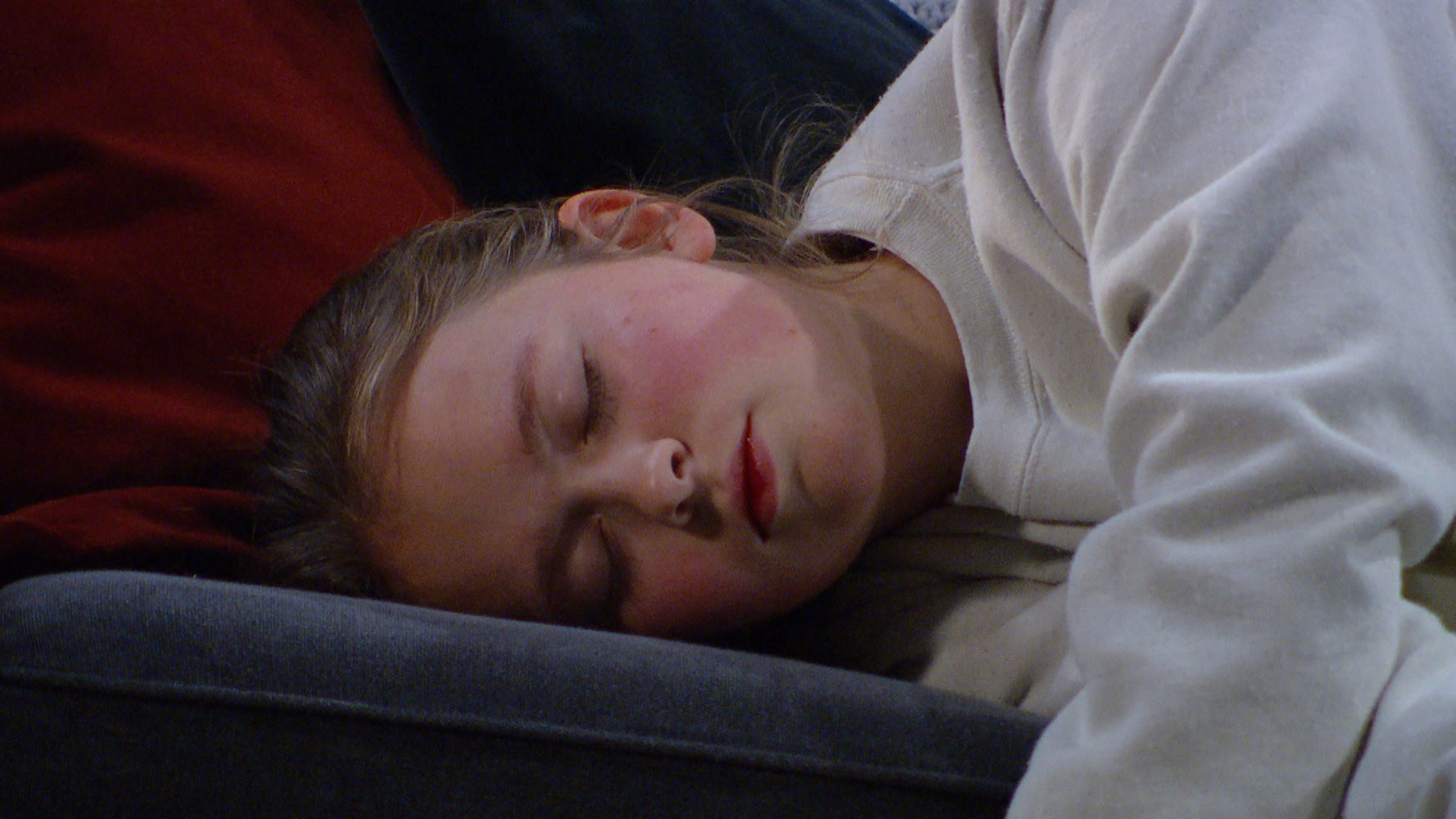 Liv has another seizure in Emmerdale 