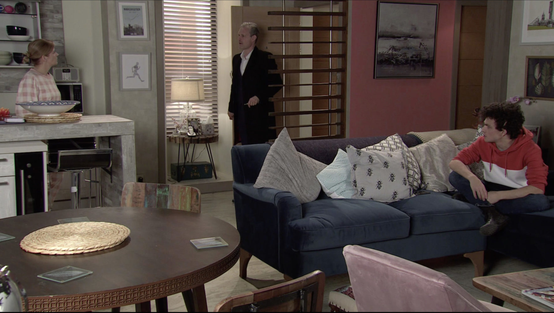 Simon struggles to look after Leanne