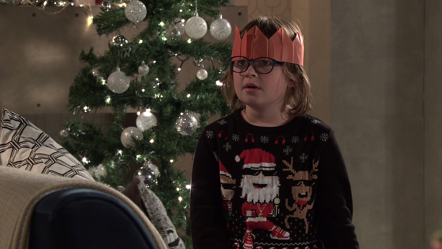 Leanne cooks a Christmas dinner in Coronation Street