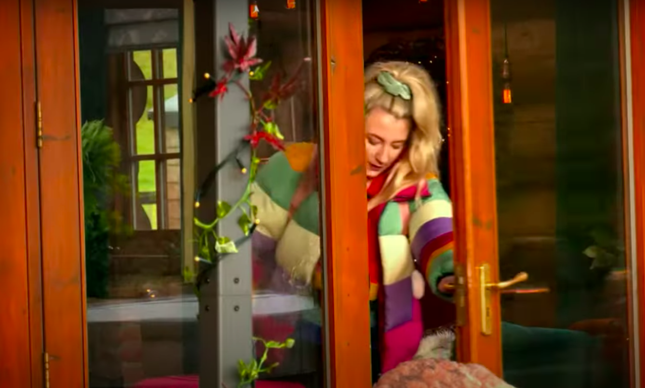 The cabins contestant checks out