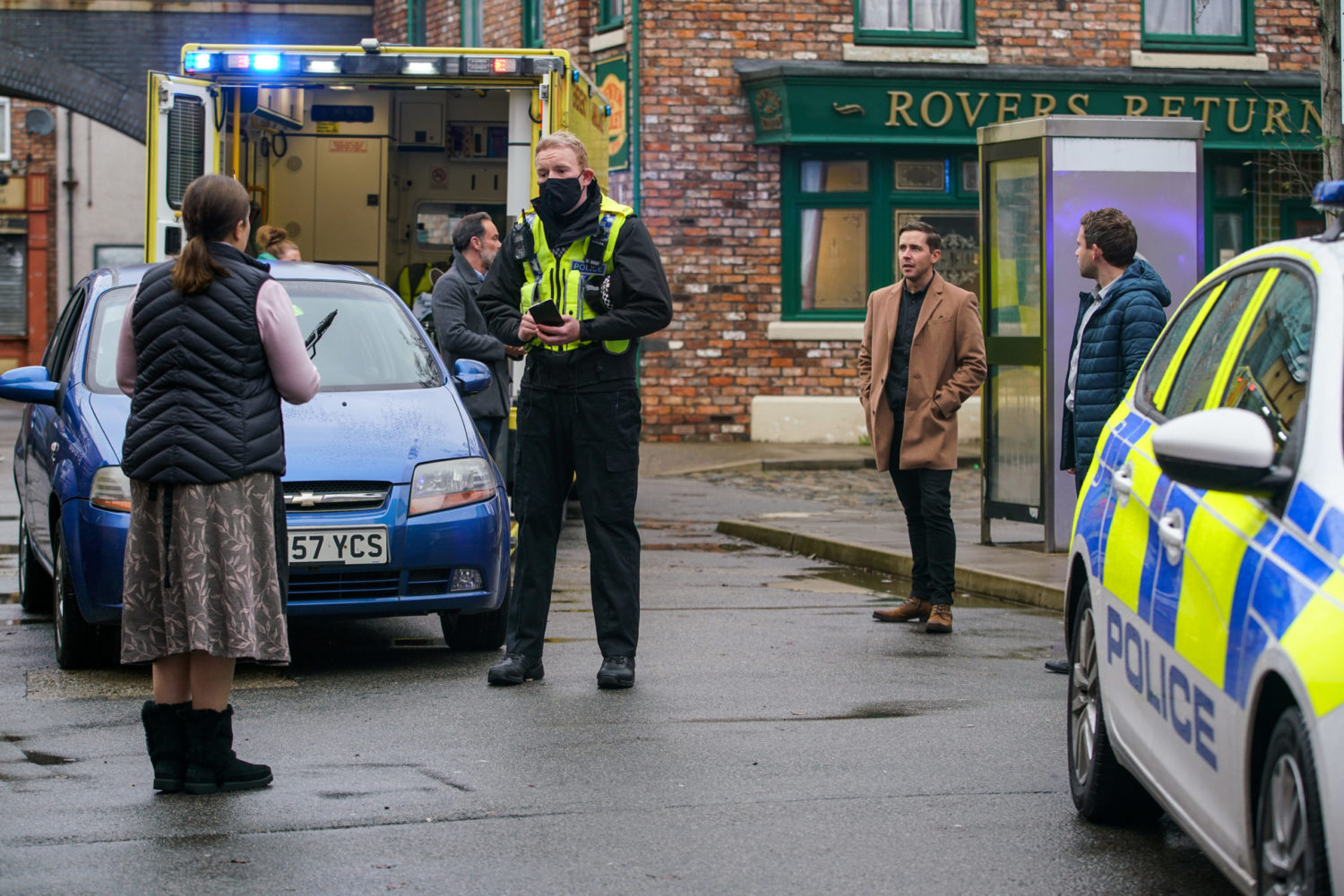 Craig investigates the burglary. But Billy pays Will (