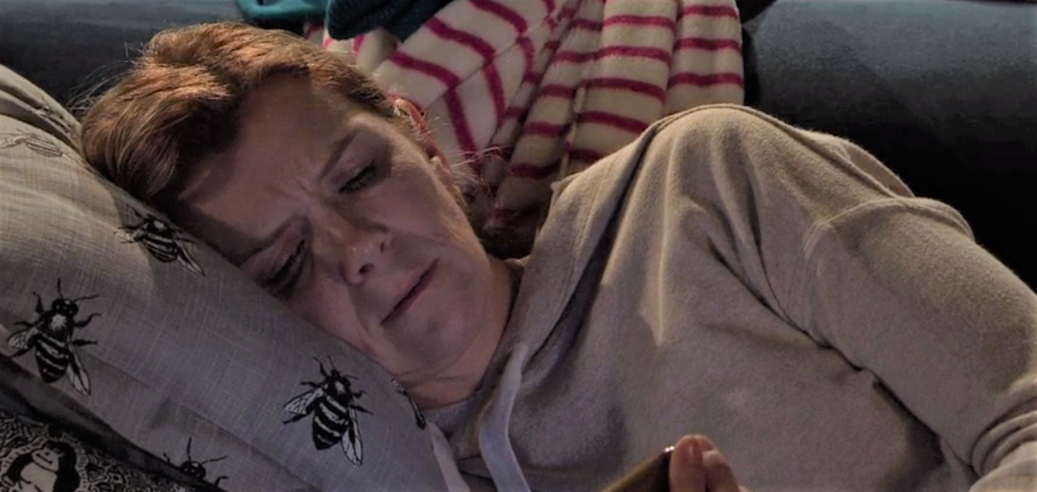 Leanne is staying in her flat in Coronation Street
