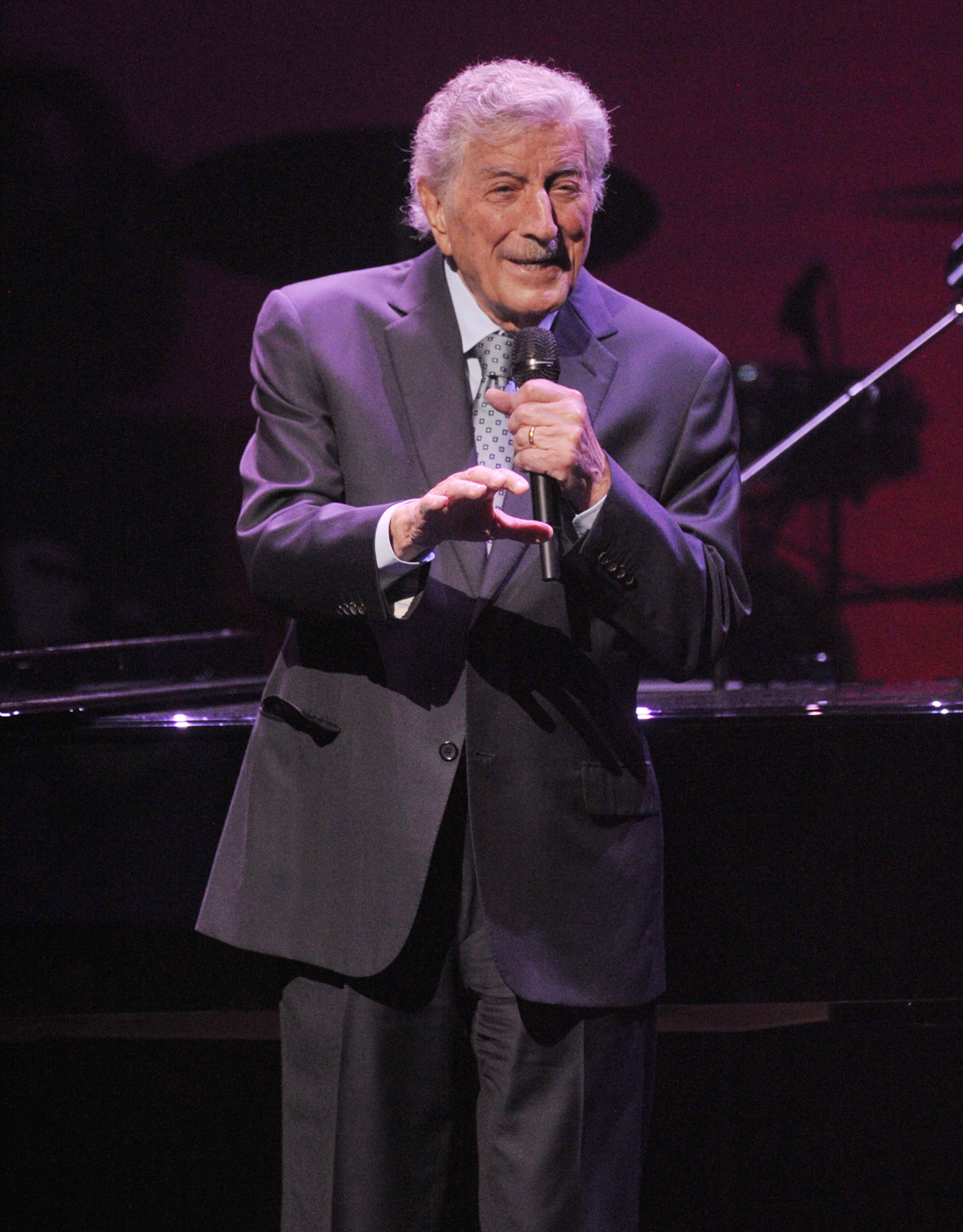 Tony Bennett singing