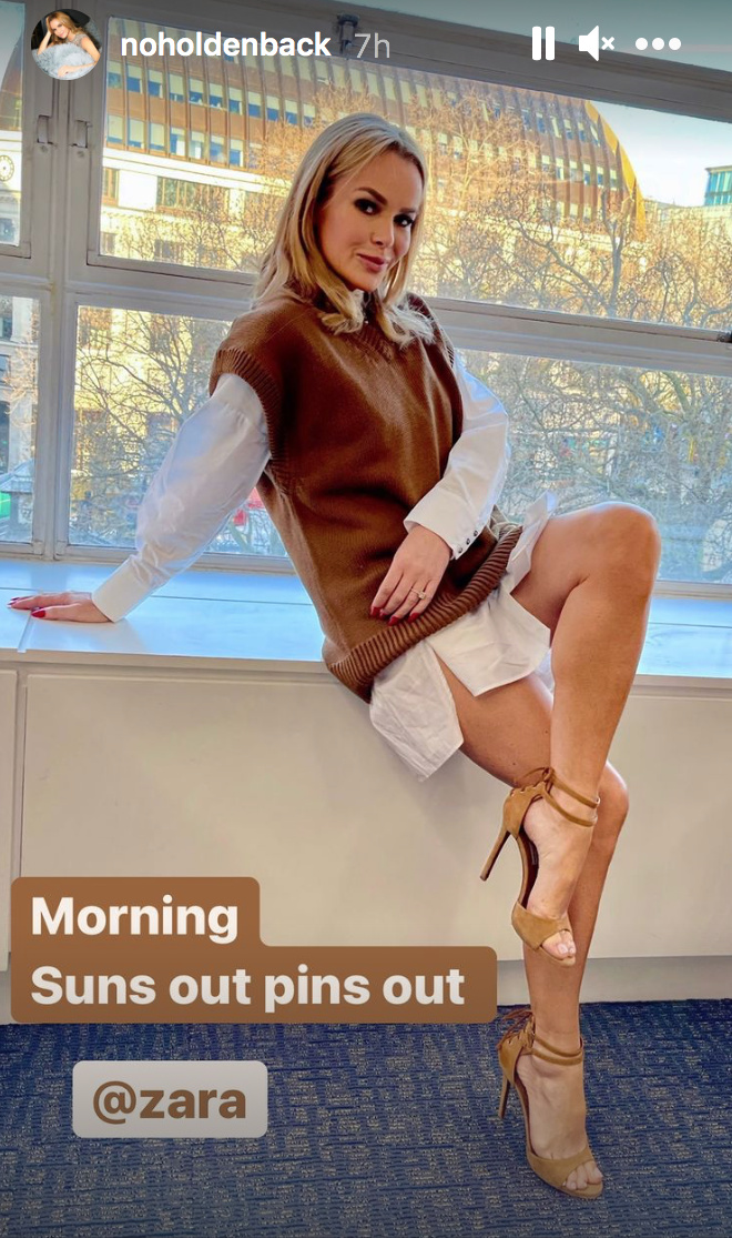 Amanda holden shows off her legs