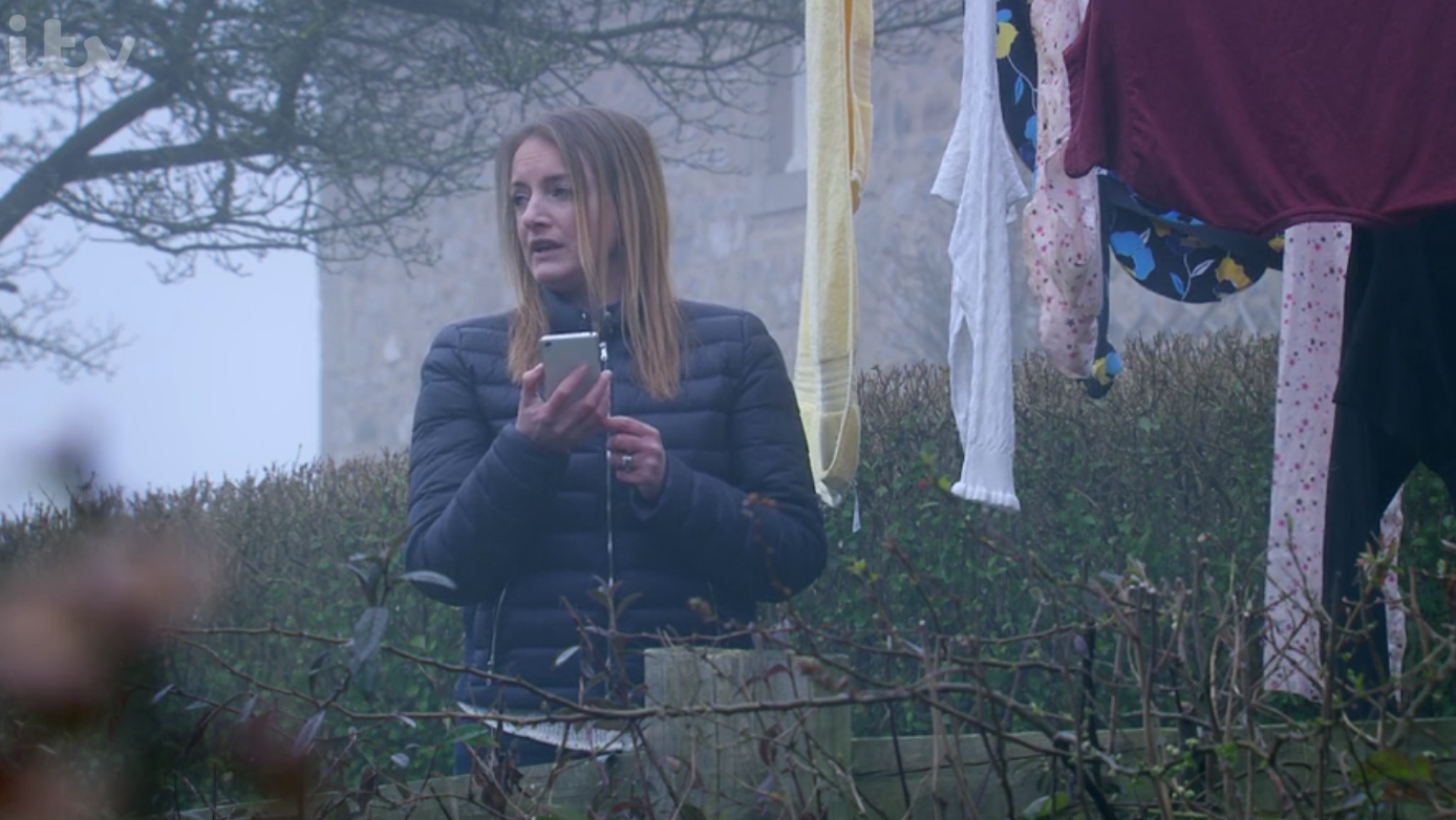 Nicola in Emmerdale hung her washing out in the freezing fog