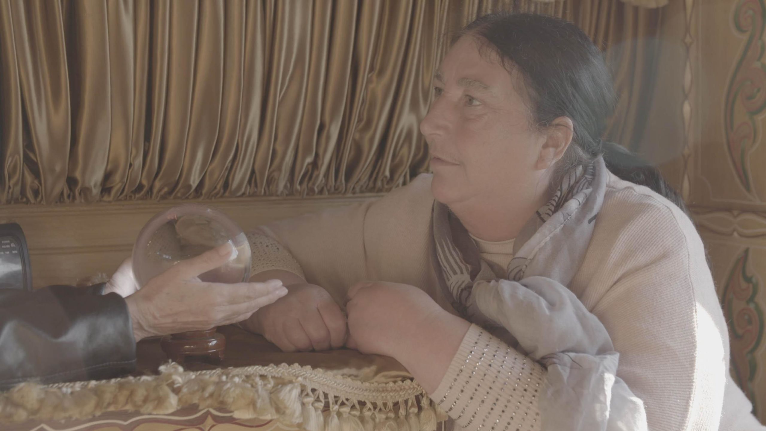 Linda Crossling claims to be a clairvoyant gypsy who works as a fortune teller in Hartlepool (Credit: Channel 5)