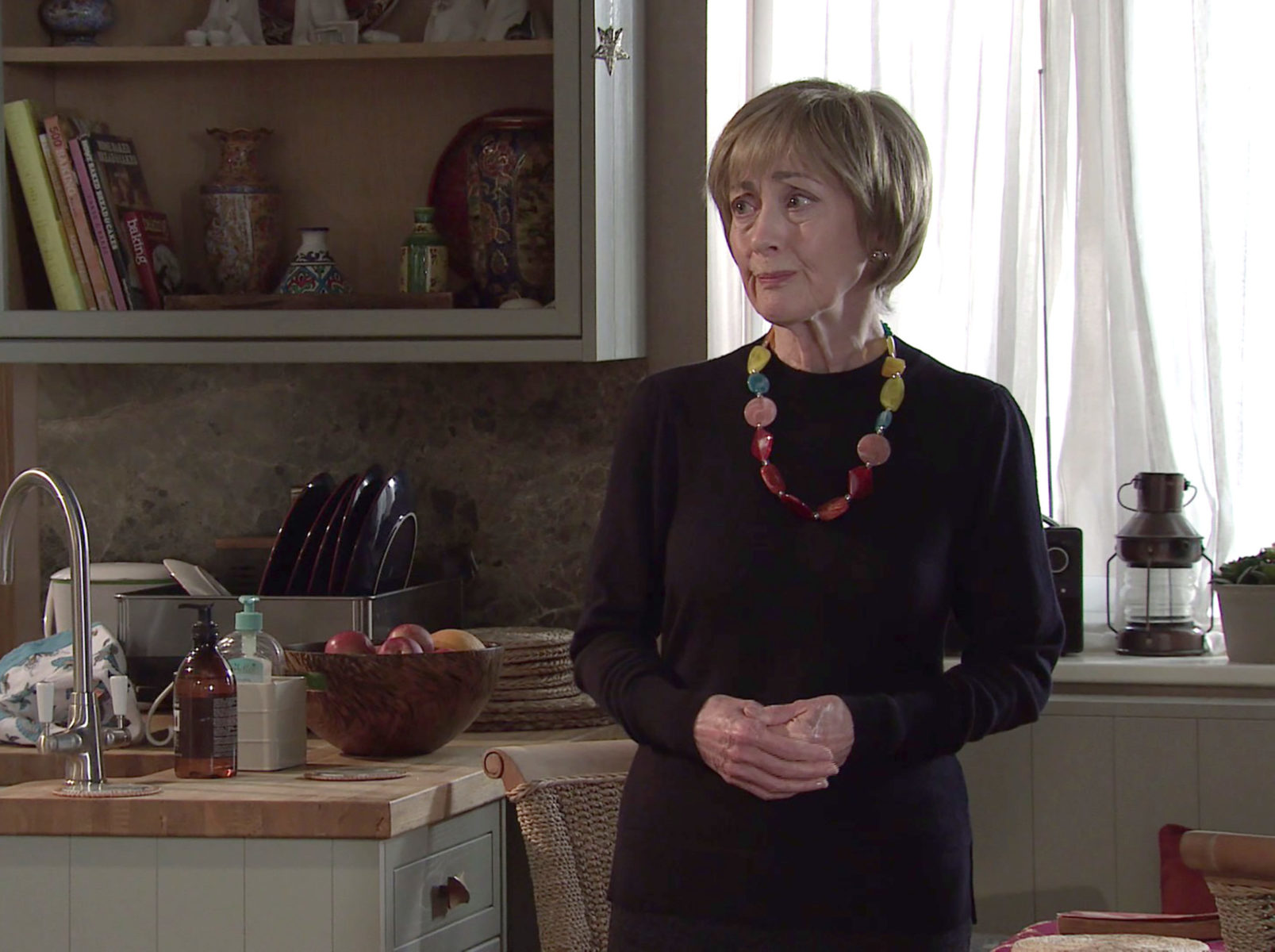 Elaine makes Tim a full English