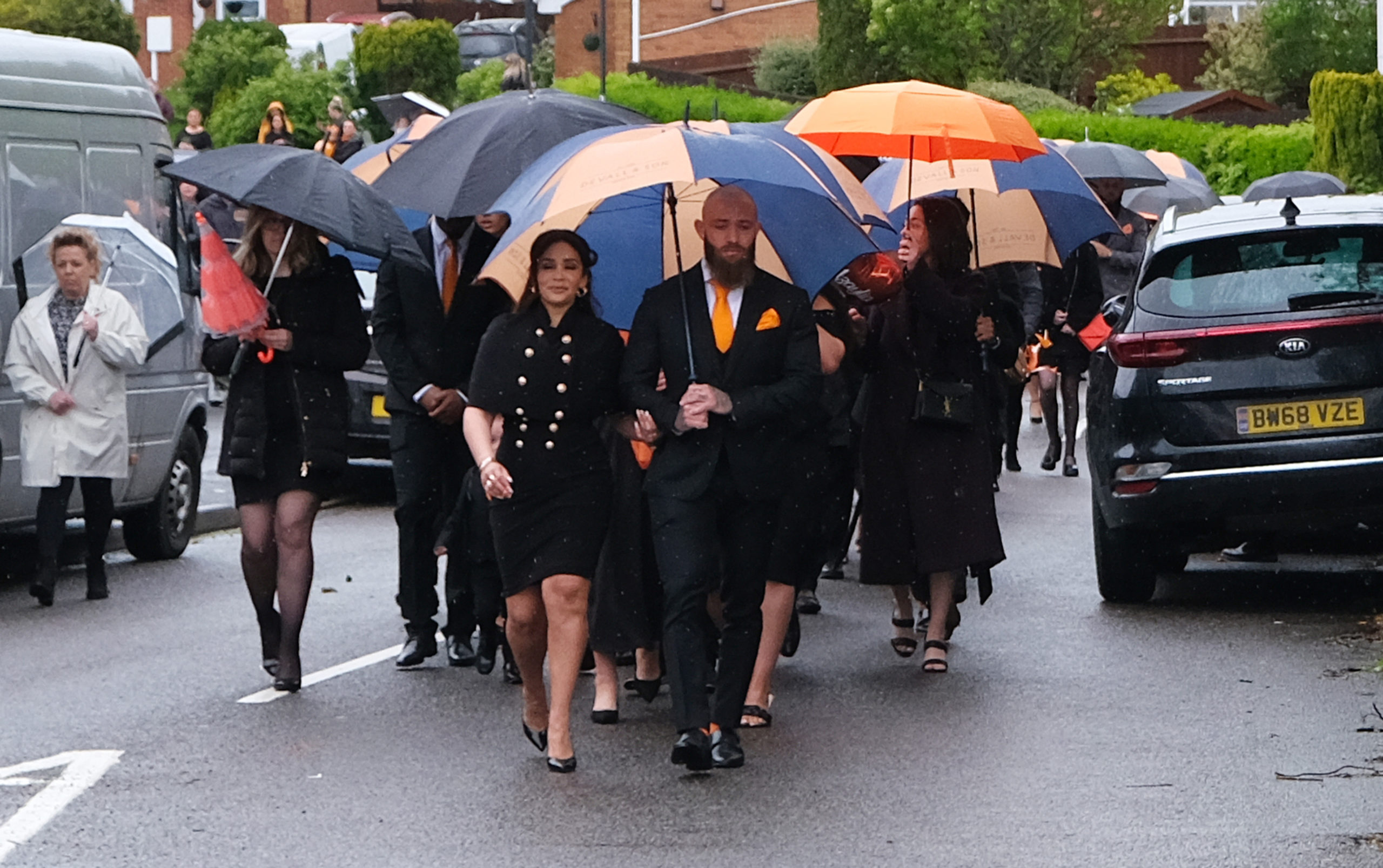 Ashley cain dufter: star tidies Azaylia's grave