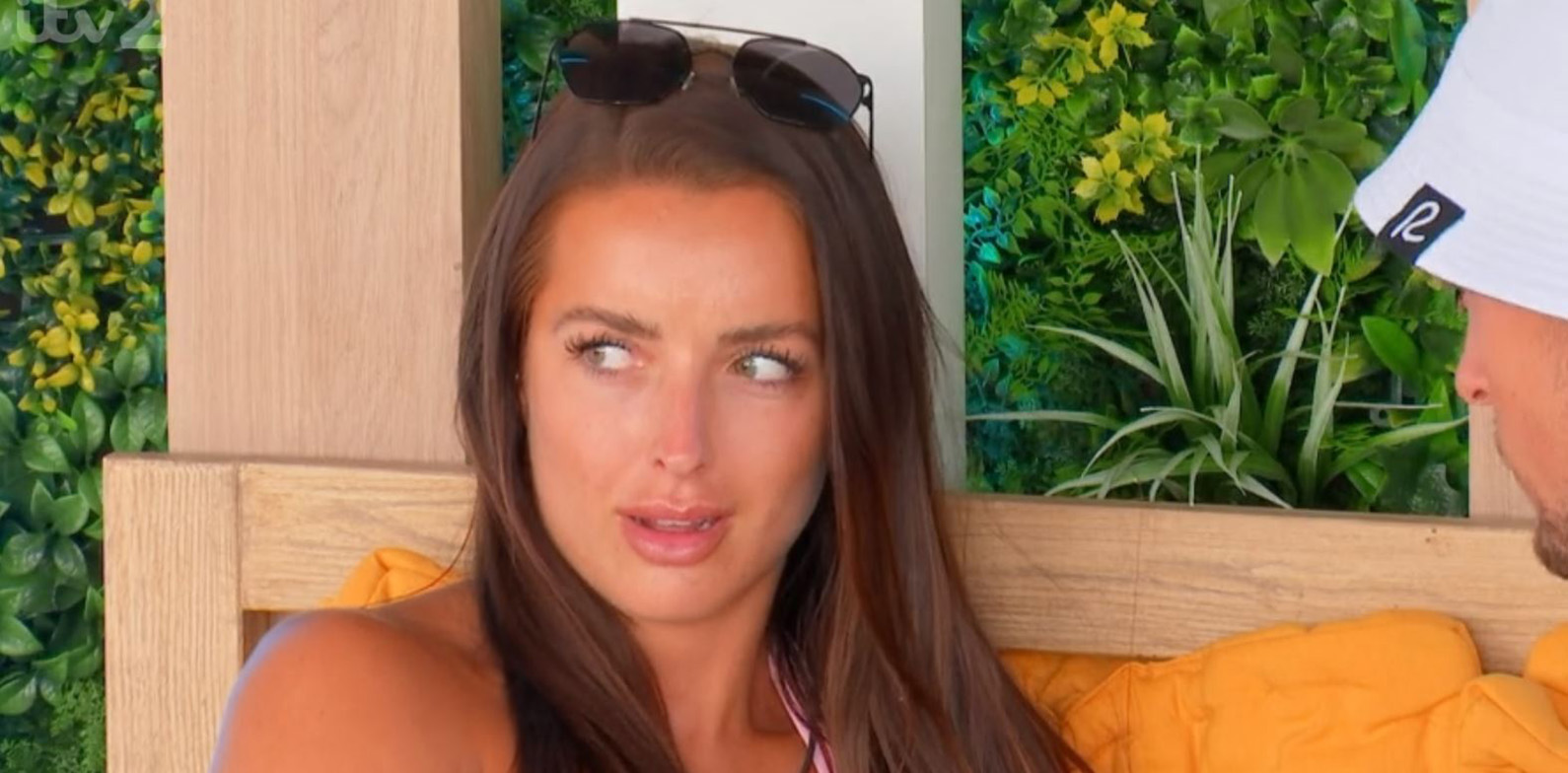 Love Island star Hugo kisses Amy 