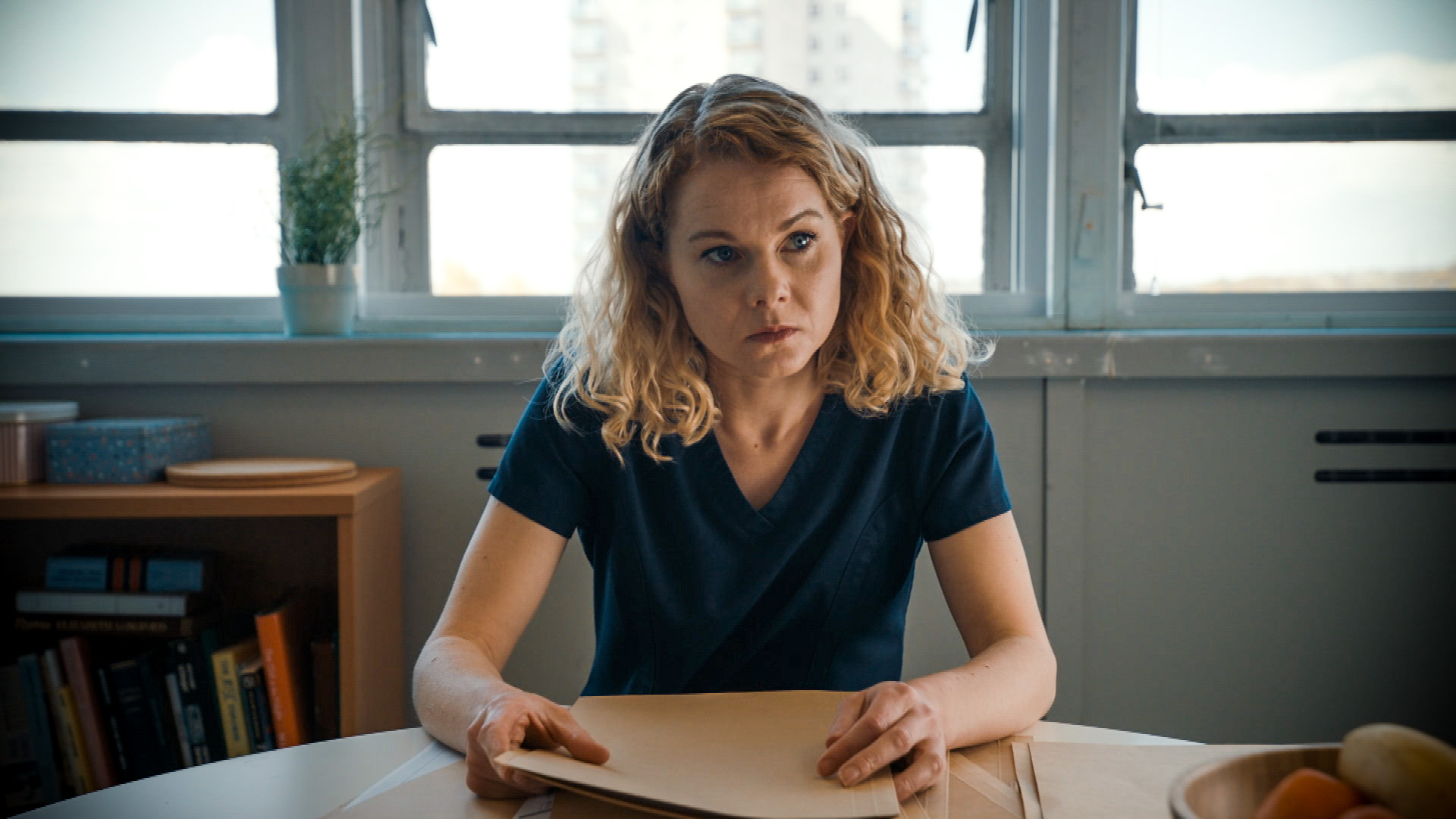 Amy Lennox plays Chloe Godard in Holby City 