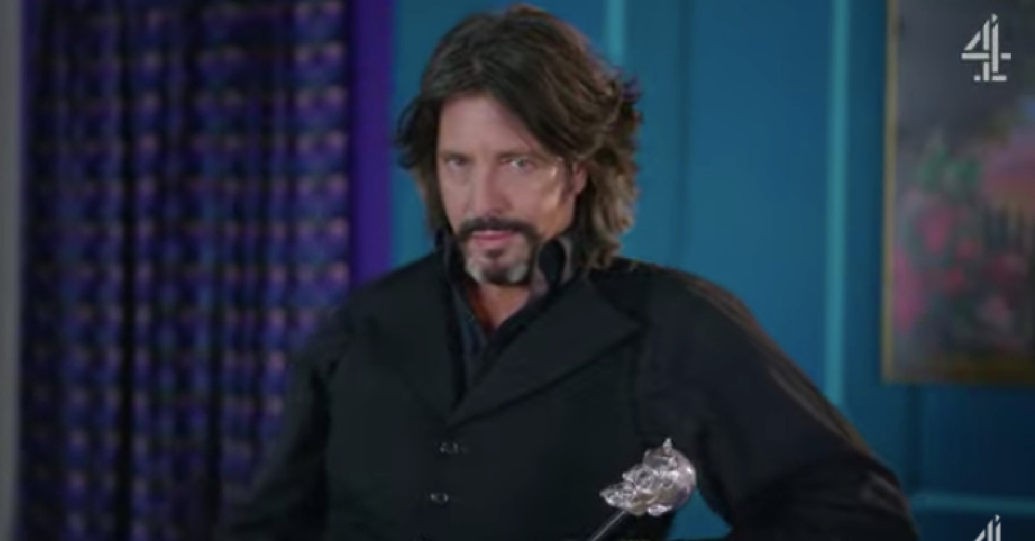 Changing Rooms' Laurence Llewelyn-Bowen takes aim at Carol Smillie takes aim at Carol Smillie
