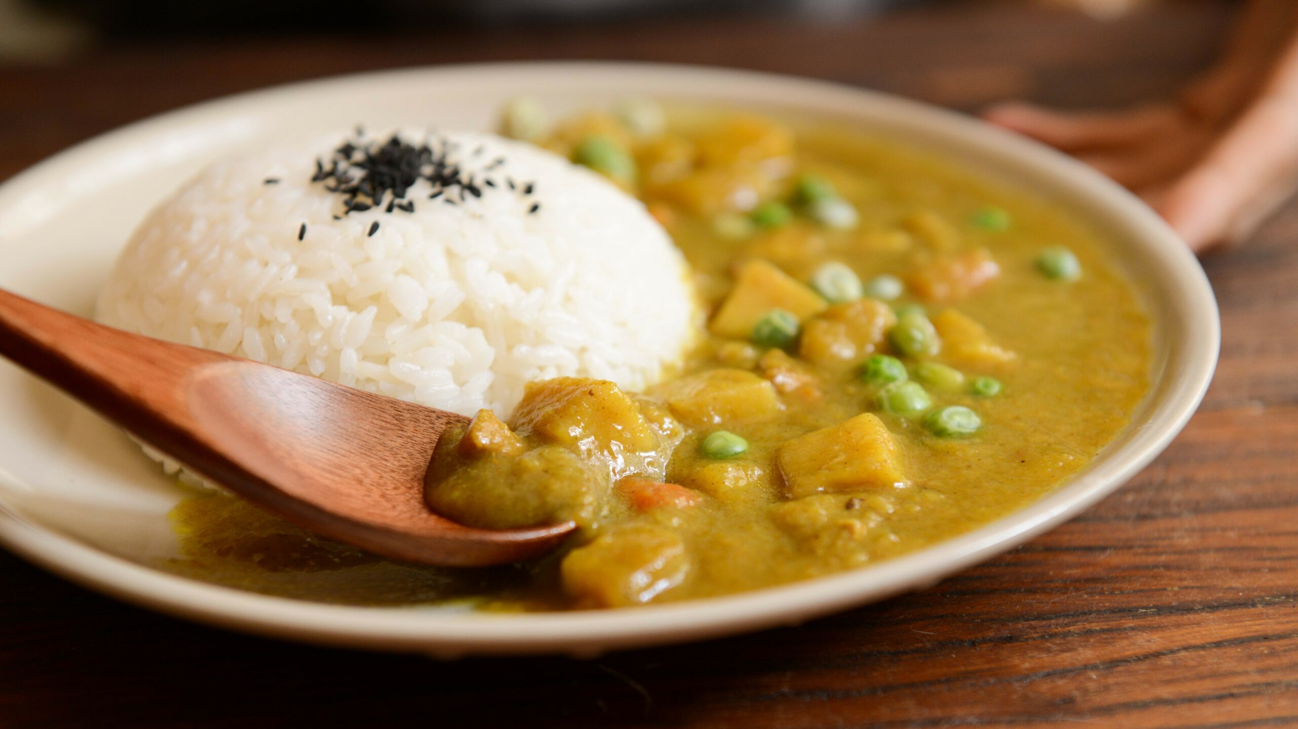 Piers Morgan wades into Twitter debate about the word curry