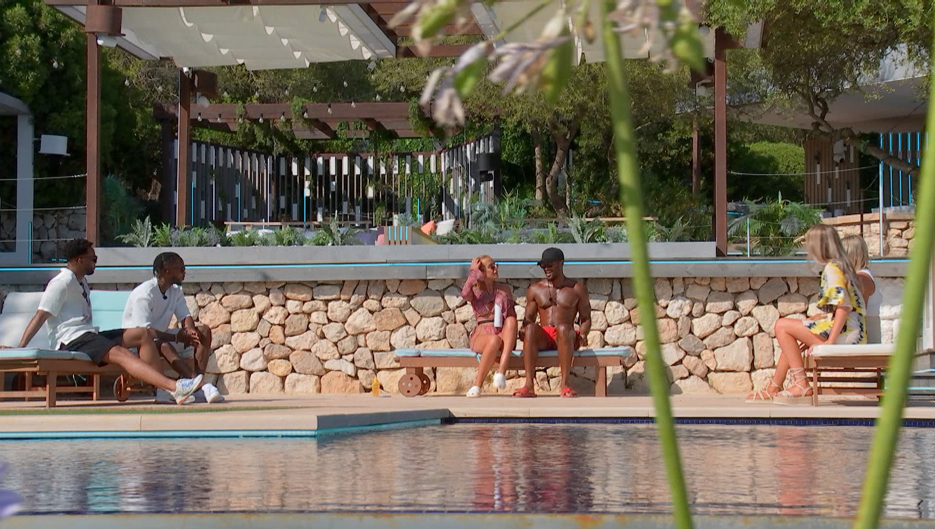 love island first look: Teddy and Faye's families meet