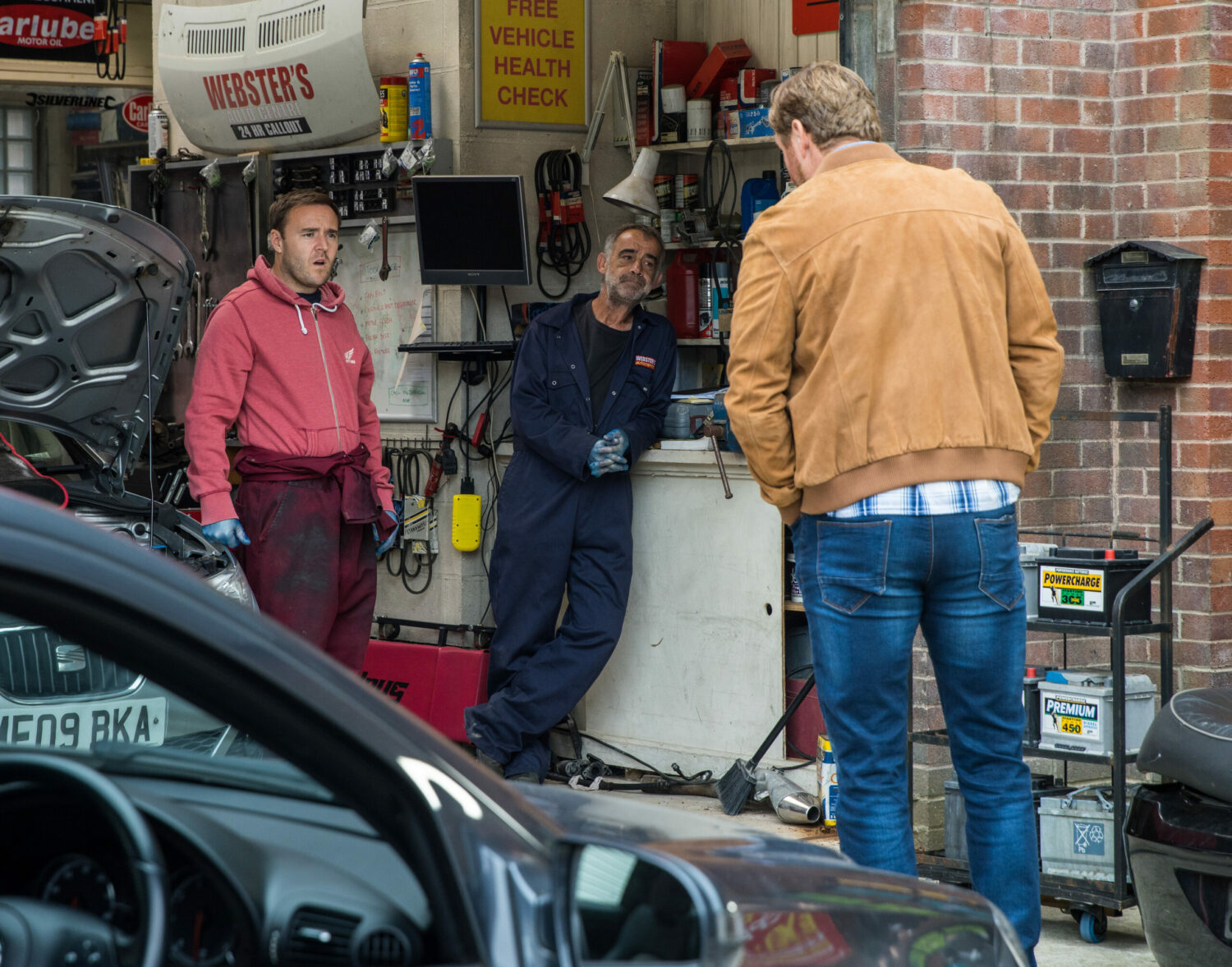 Phill takes his car to Kevin and Tyrone's garage 
