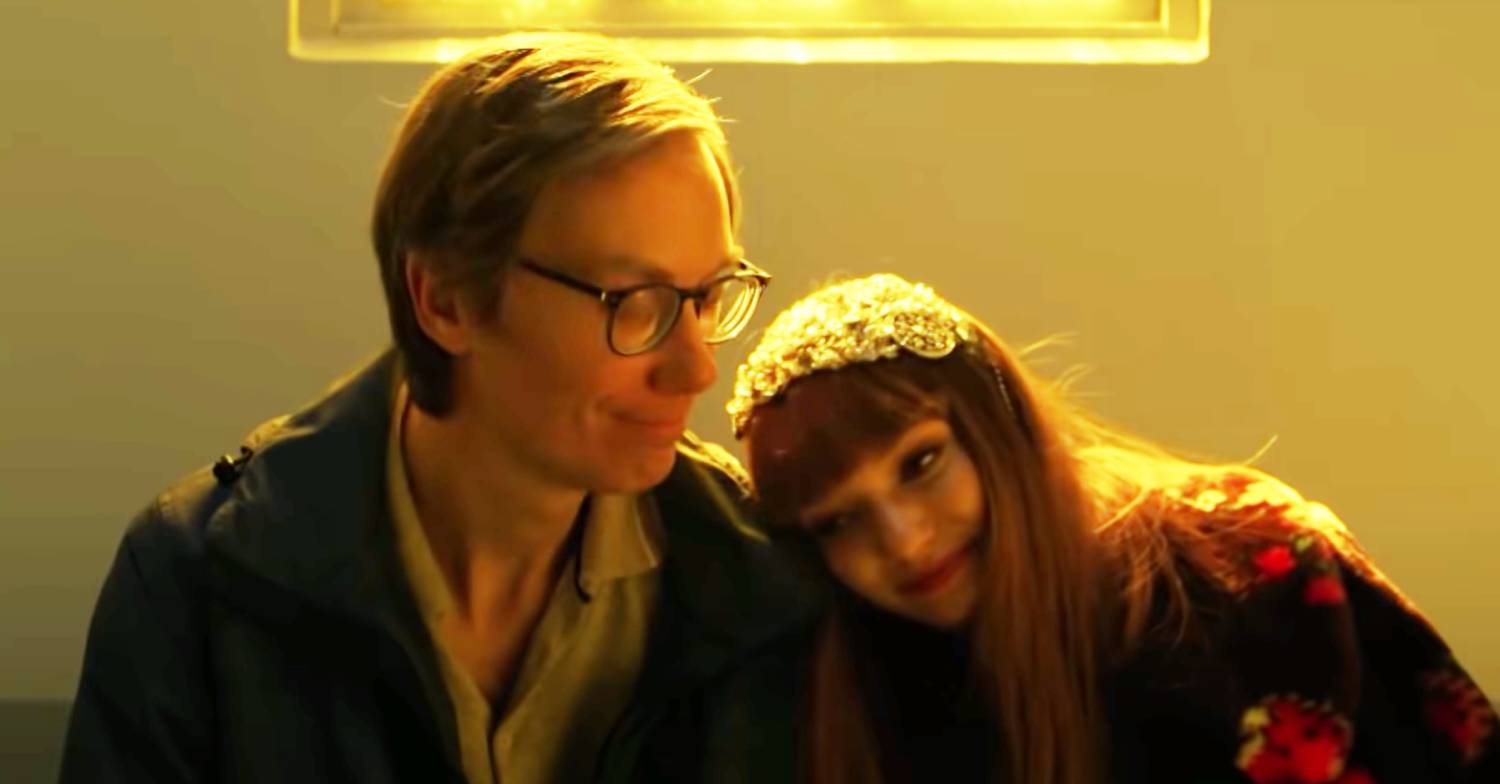 Stephen Merchant and Eleanor Tomlinson in The Outlaws