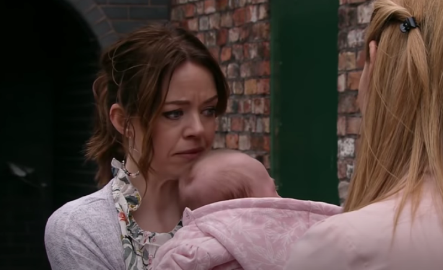 Coronation Street's Toyah looks upset as she hugs baby Susie close