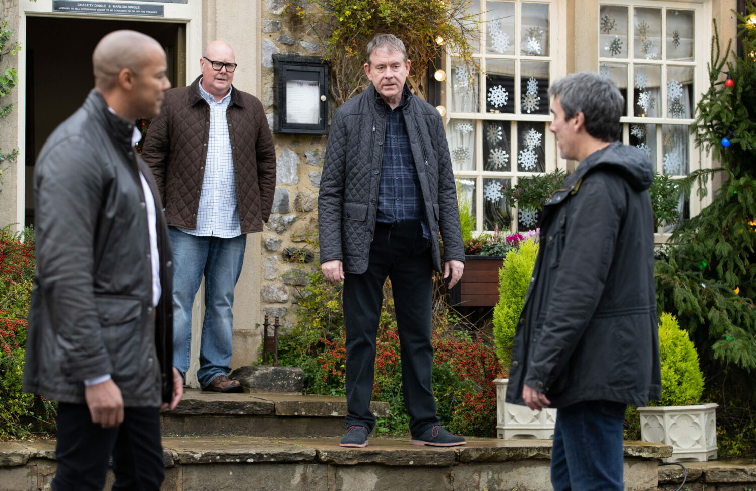 Emmerdale Cain is furious as he confronts Al over his schemes but PC Swirling warns Cain off