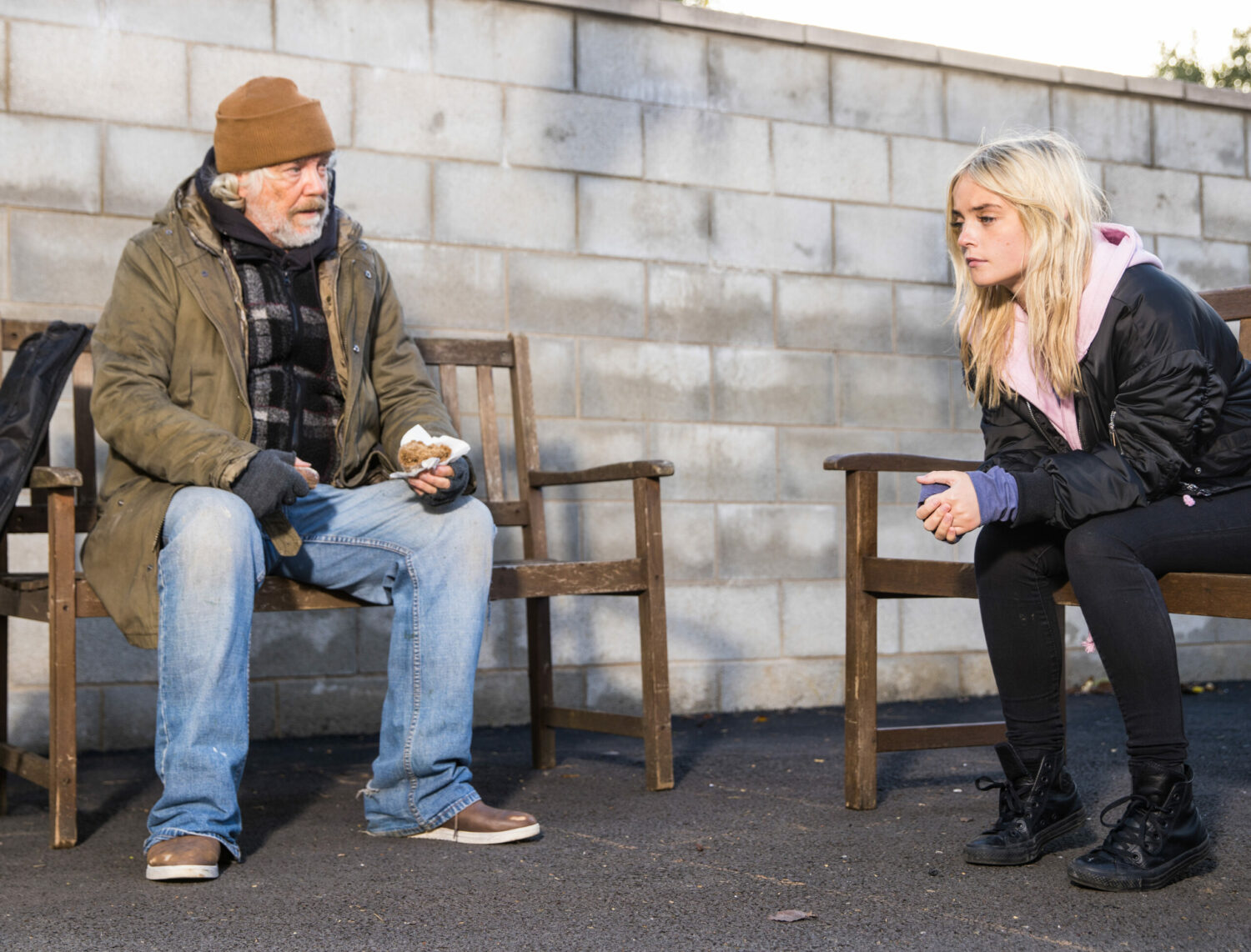 Coronation Street: Kelly Neelan's appearance as she sleeps on the street leaves viewers baffled 