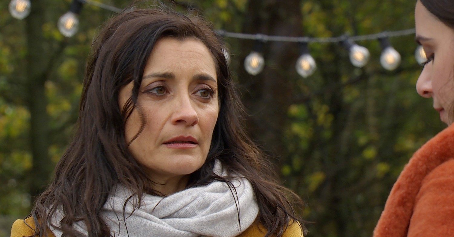Can Manpreet survive evil Meena? (Credit: ITV)