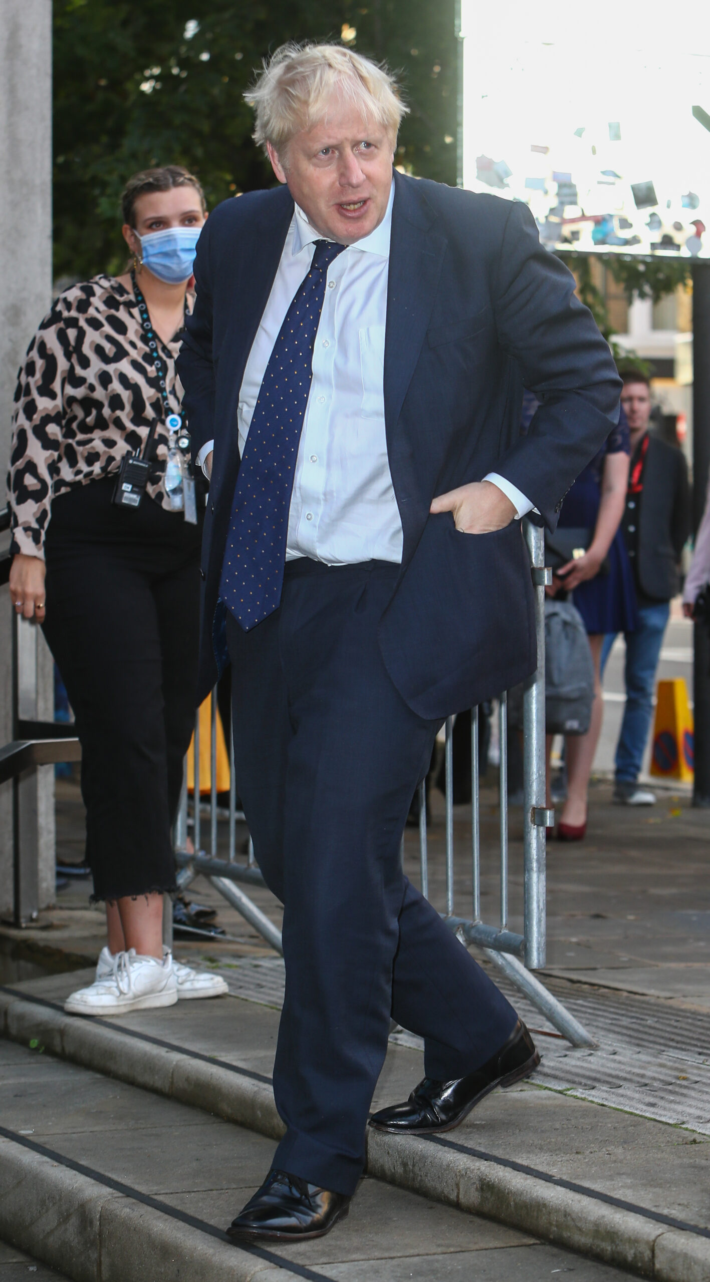 boris johnson apologises to the queen