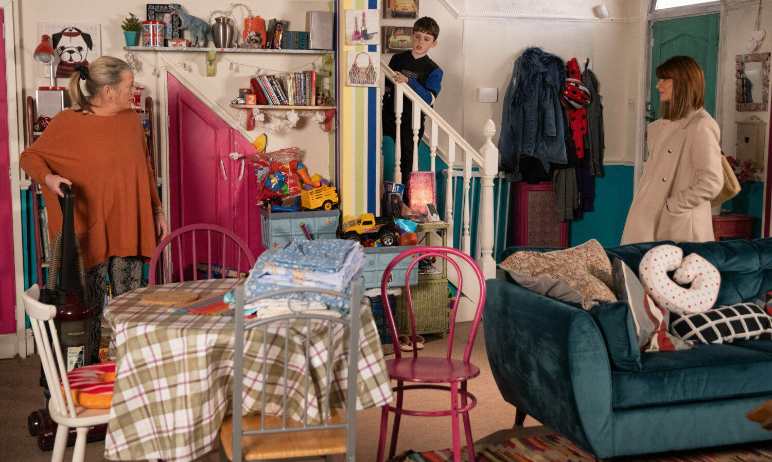 Coronation Street Mon 21 Feb Linda suggests to Bernie Joseph can stay with her
