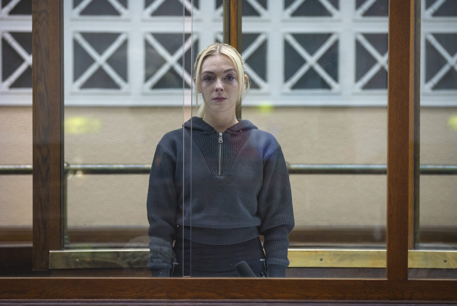 Lauren looks nervous in the courtroom on Corrie
