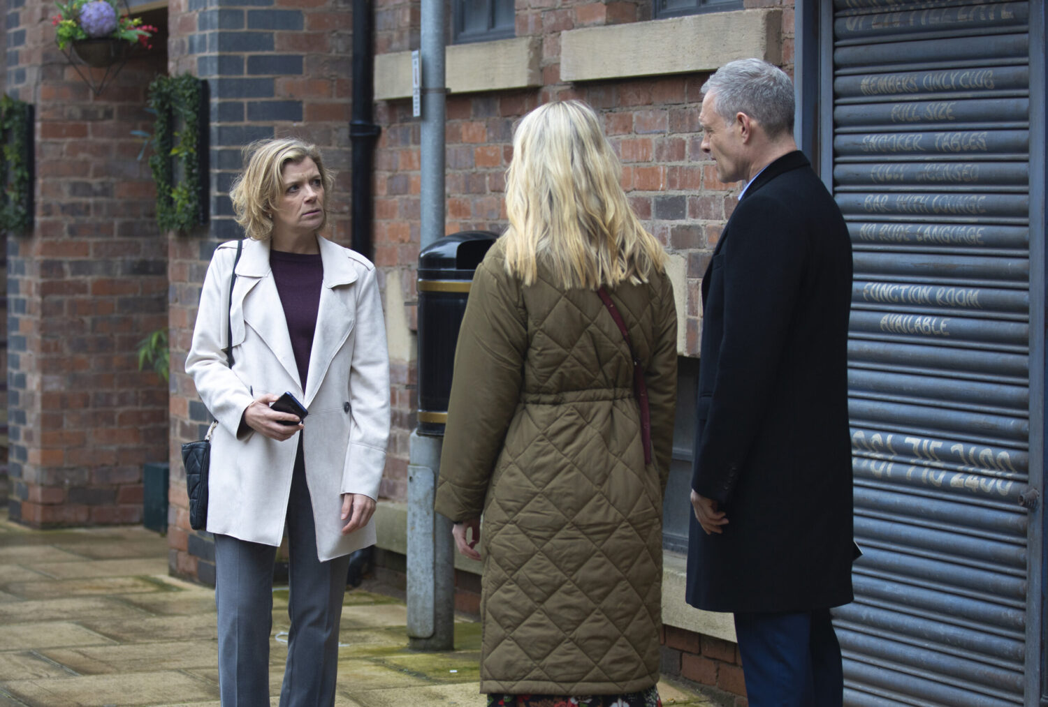 Leanne in a state whilst talking to Toyah and Nick outside
