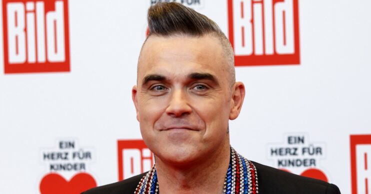 Robbie Williams shows off new hair