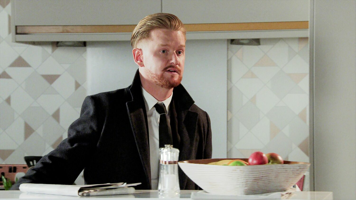 Gary Windass is concerned for Kelly in Coronation Street