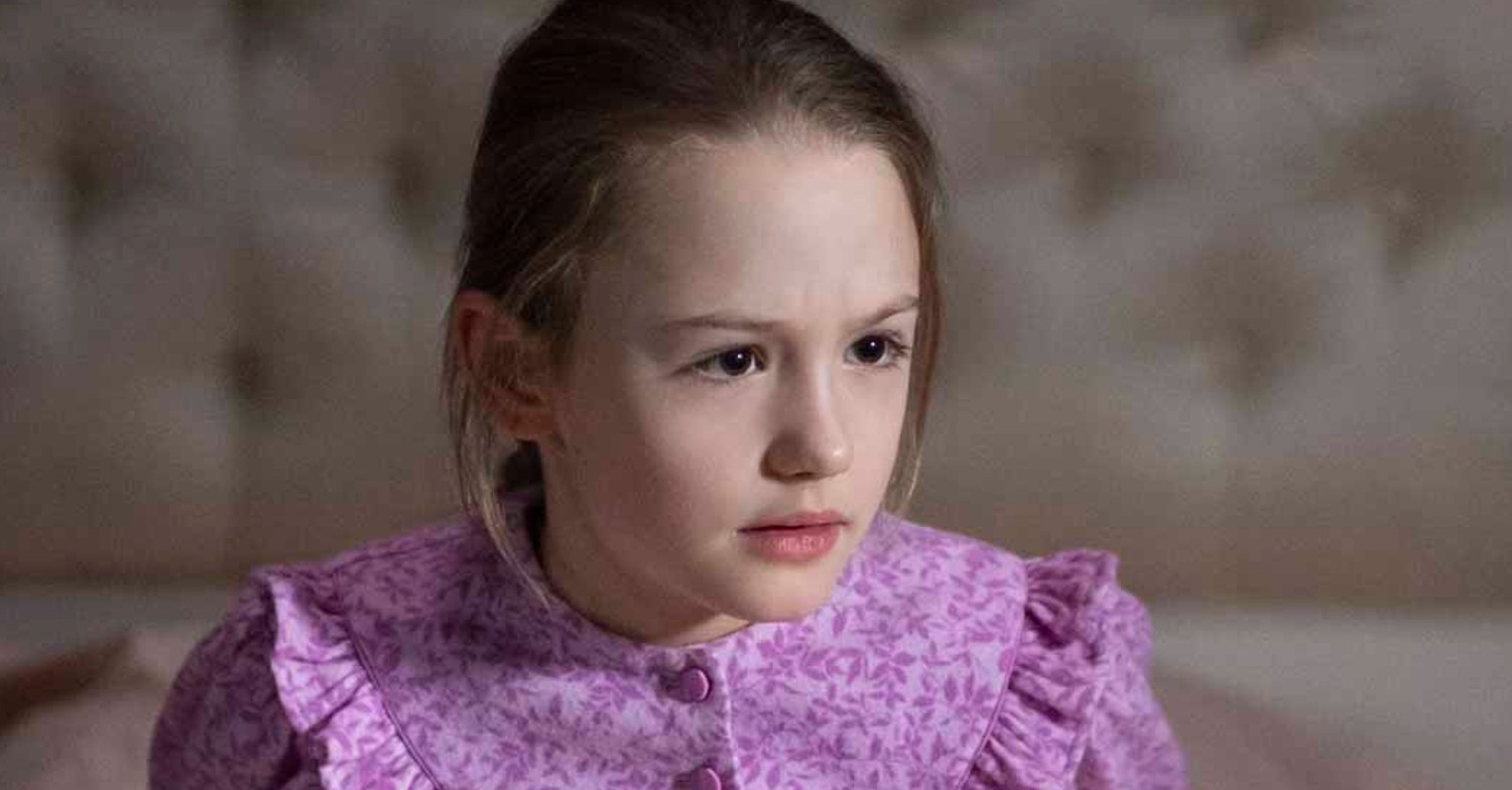 Amelie Bea Smith looking scared in Haunting of Bly Manor