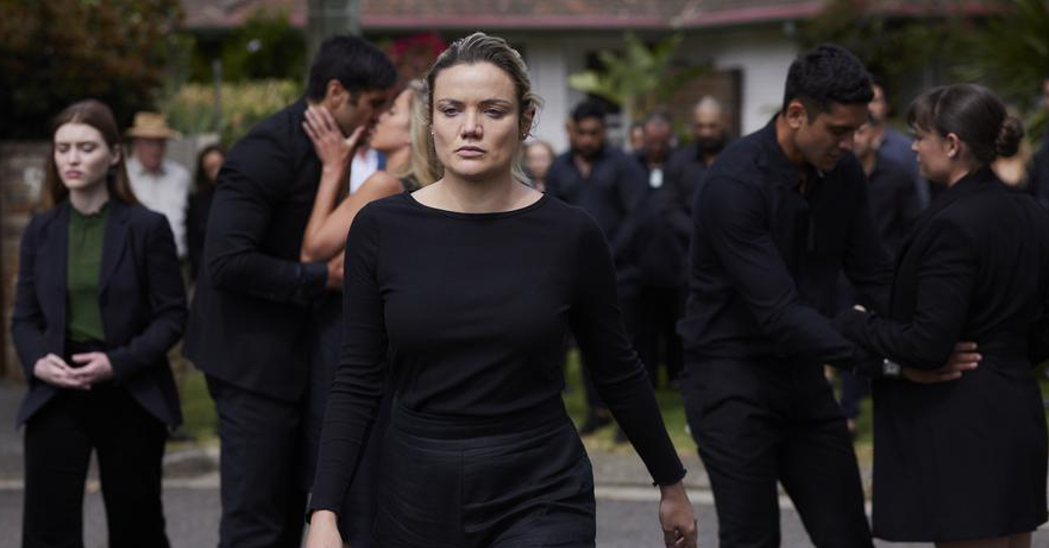Home and Away Mia at funeral;