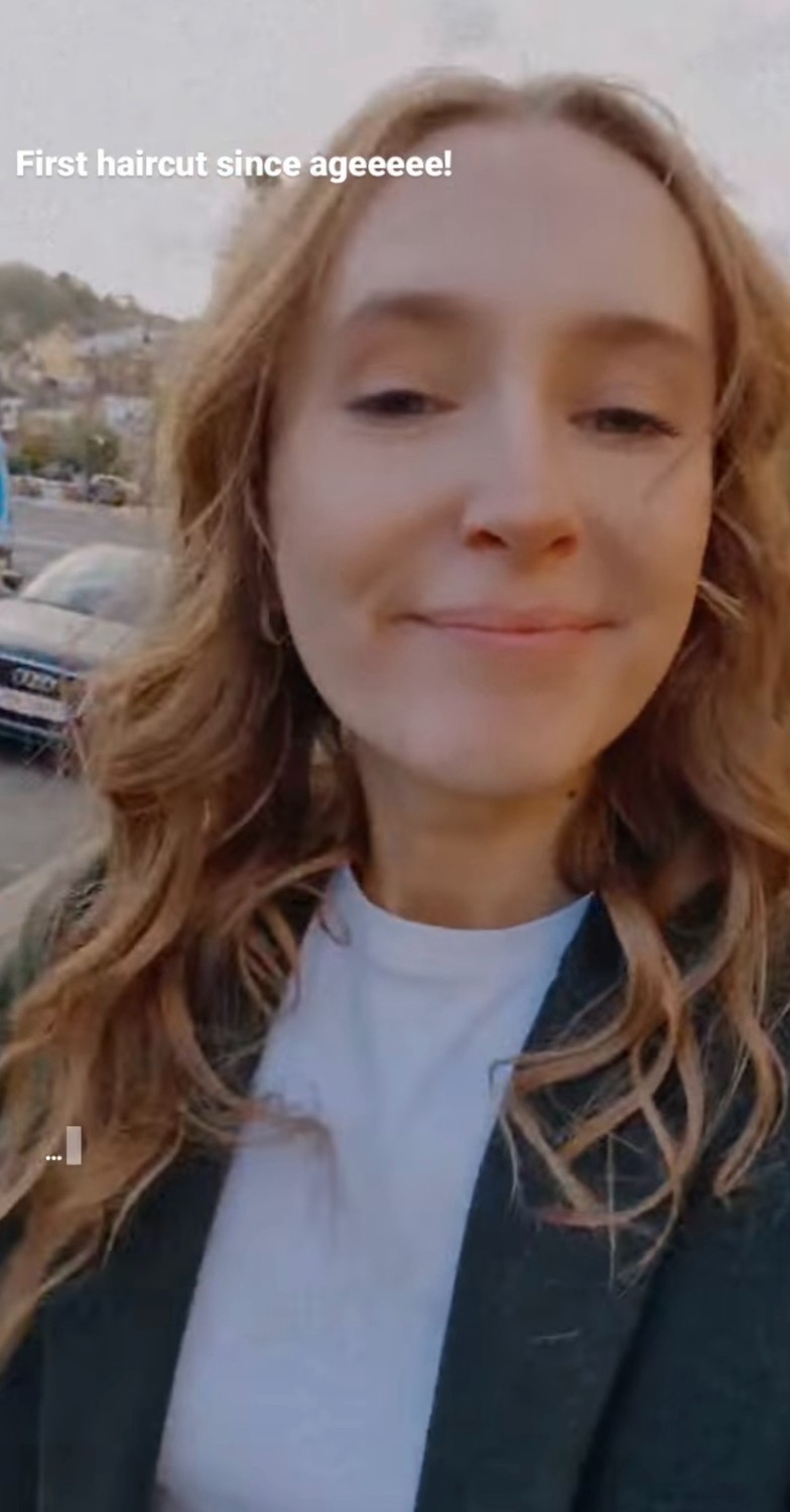 Rose Ayling-Ellis Shows off her new hairstyle on Instagram