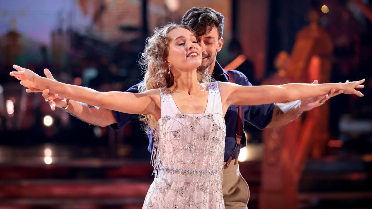 Rose and Giovanni performing their Titanic routine on Strictly