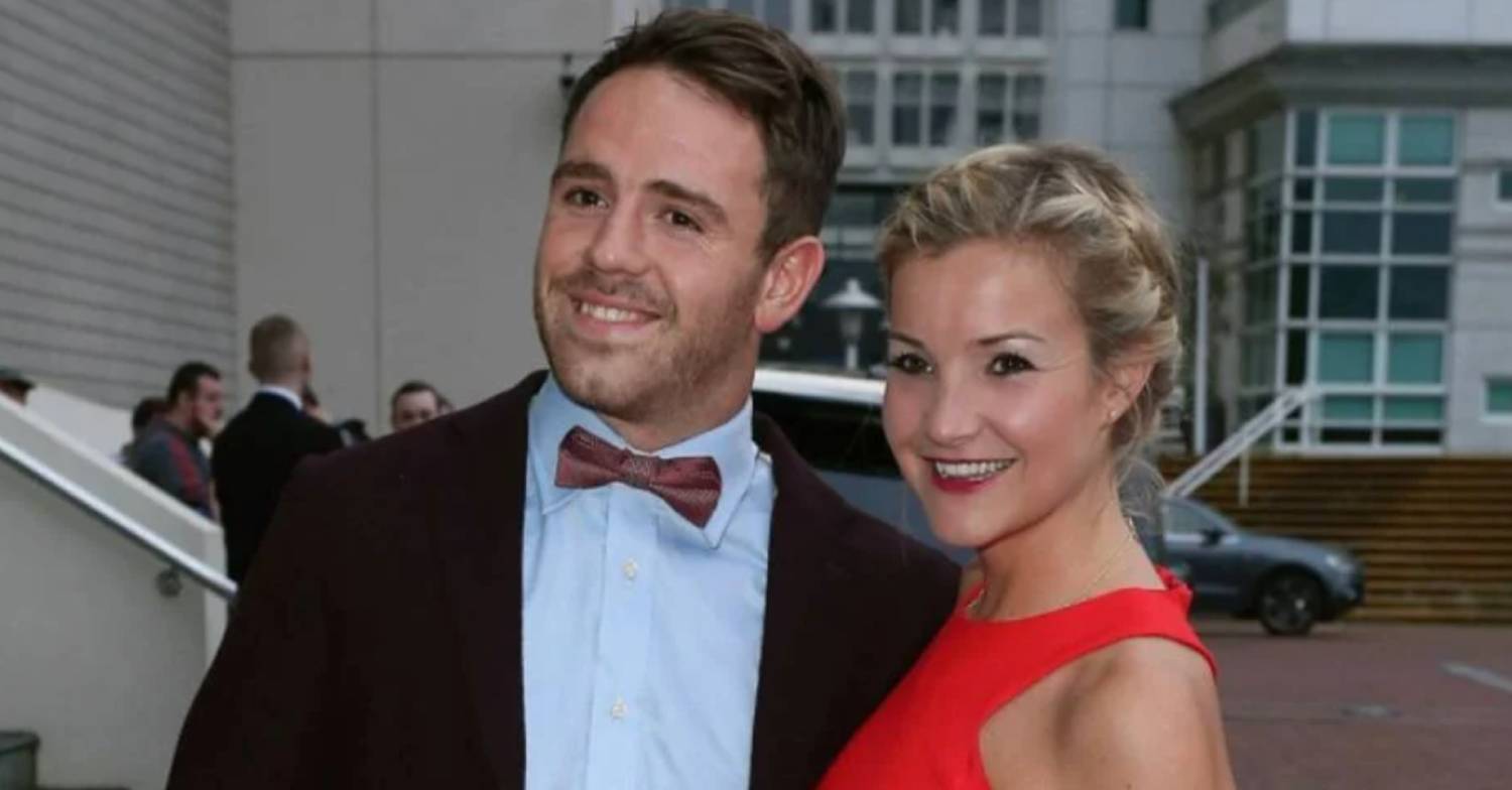 Helen Skelton smiling as she poses for the cameras with Richie Myler