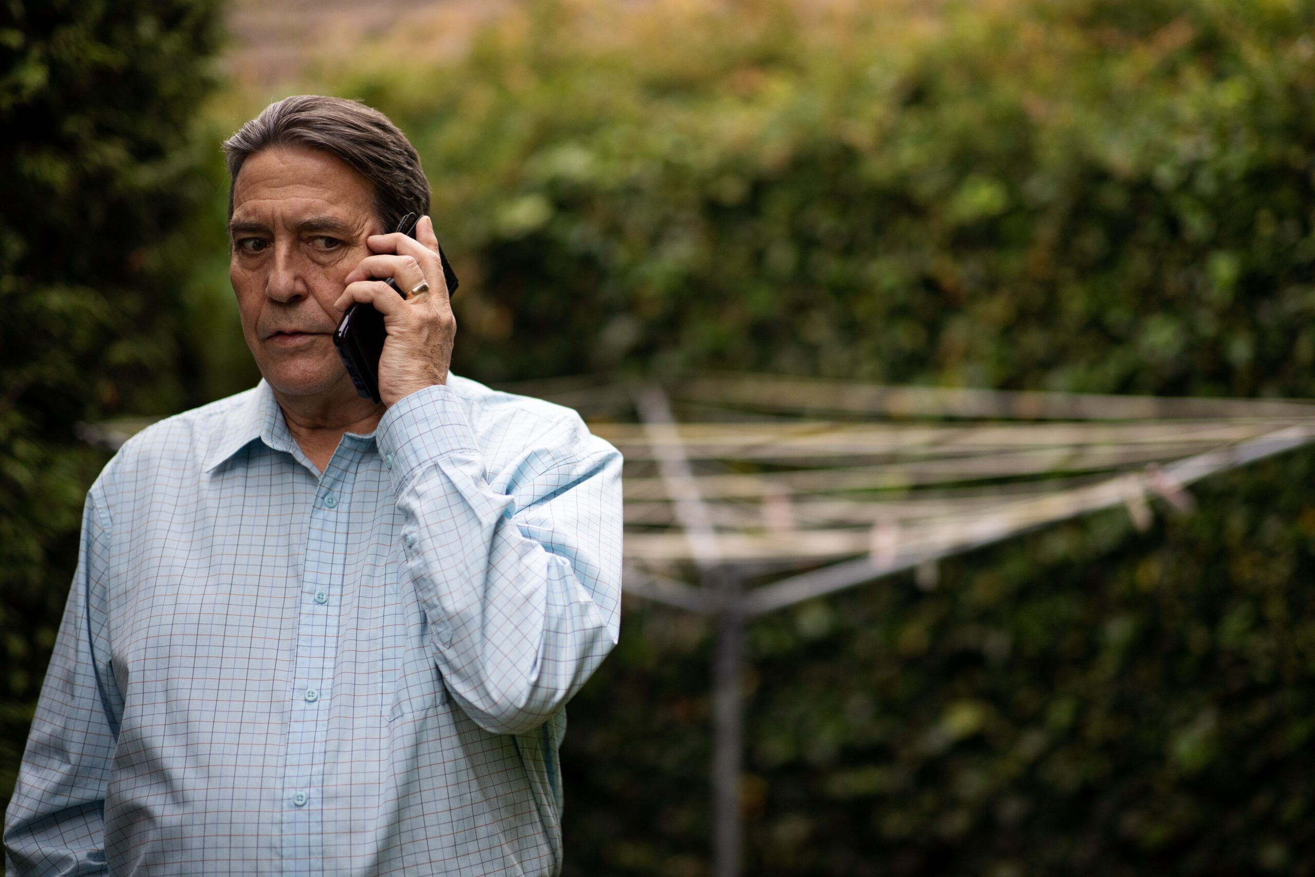  Ciarán Hinds as Tom in The Dry