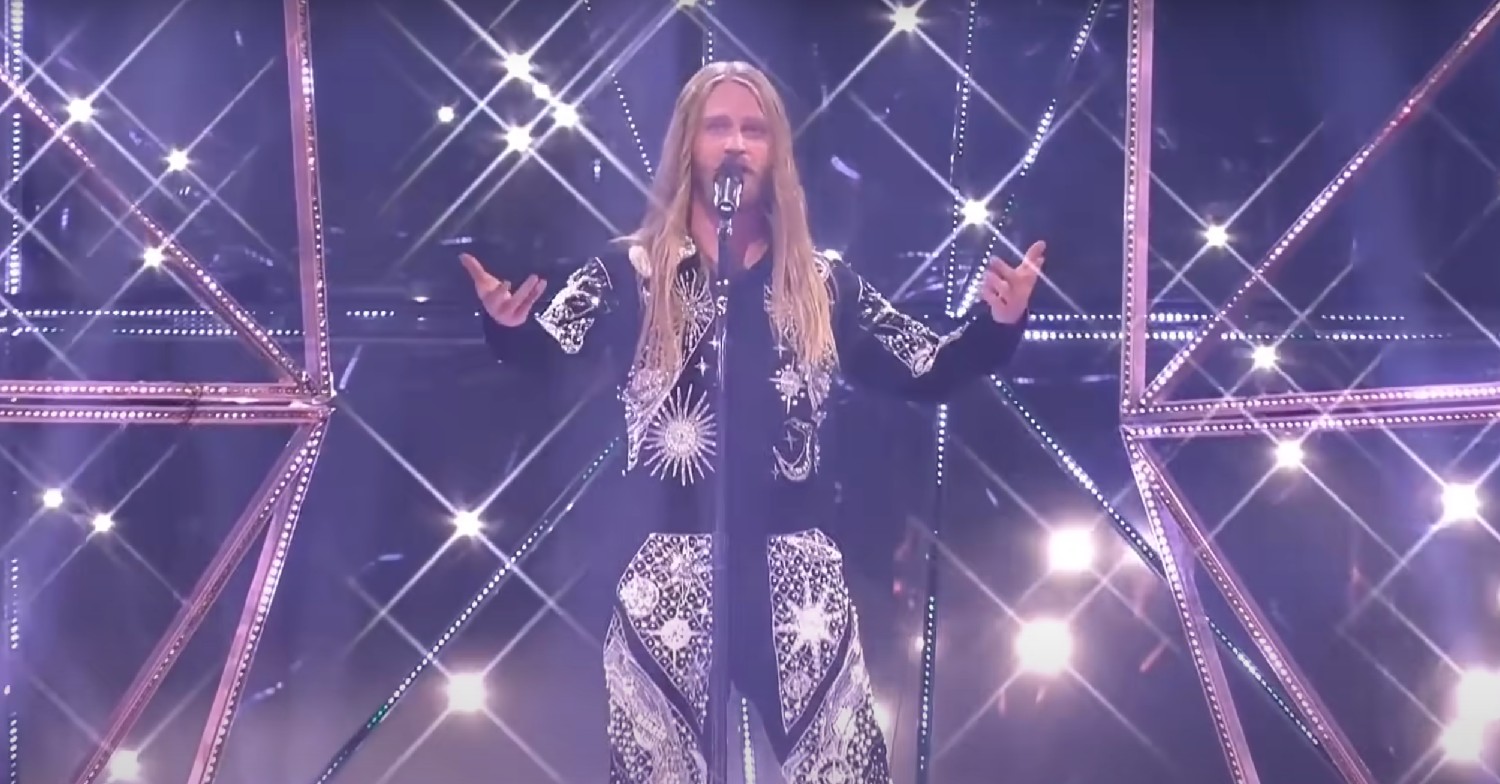 Sam Ryder singing on Eurovision 2022